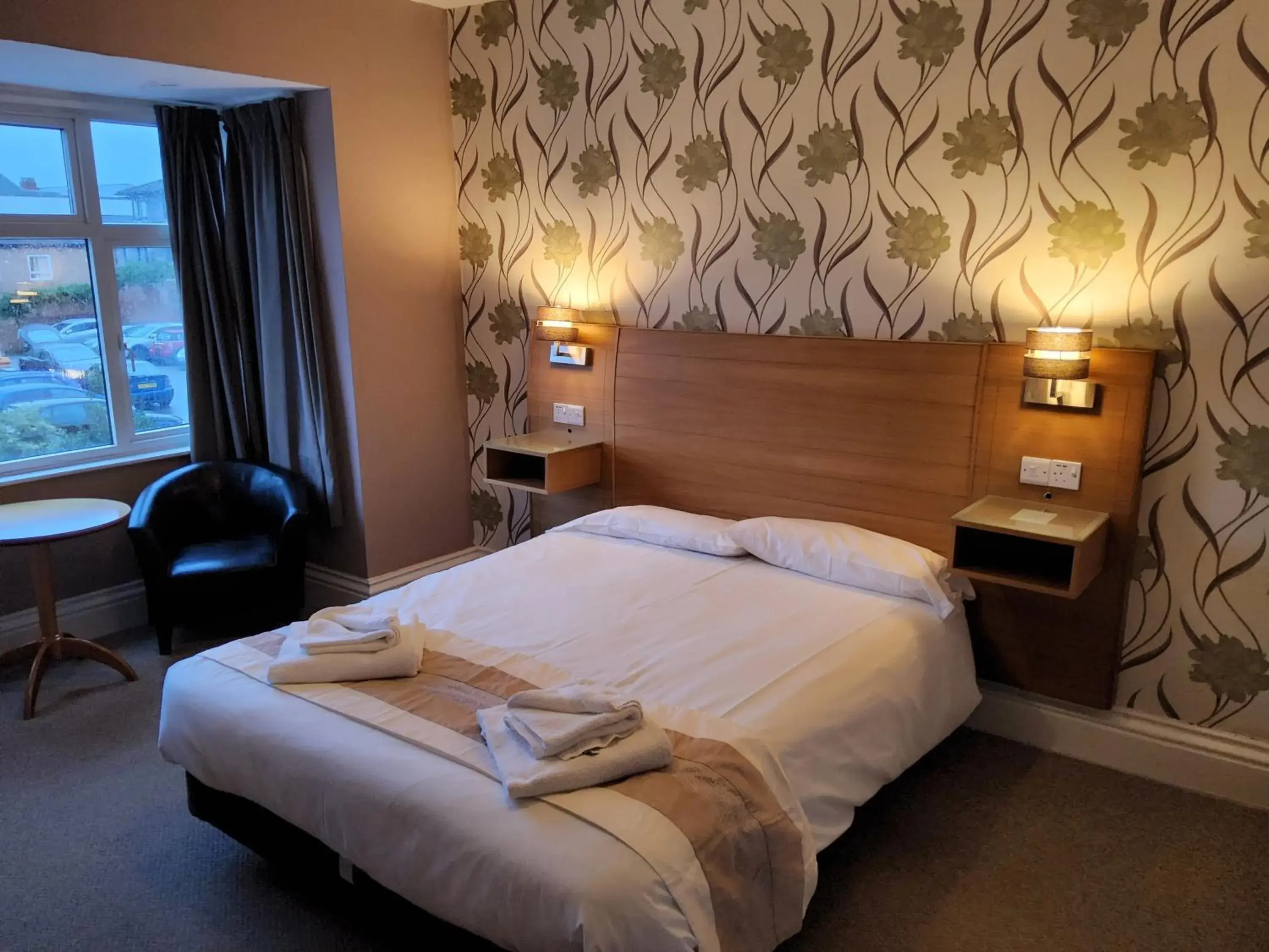 Bedroom, Bed in The Avenue Hotel