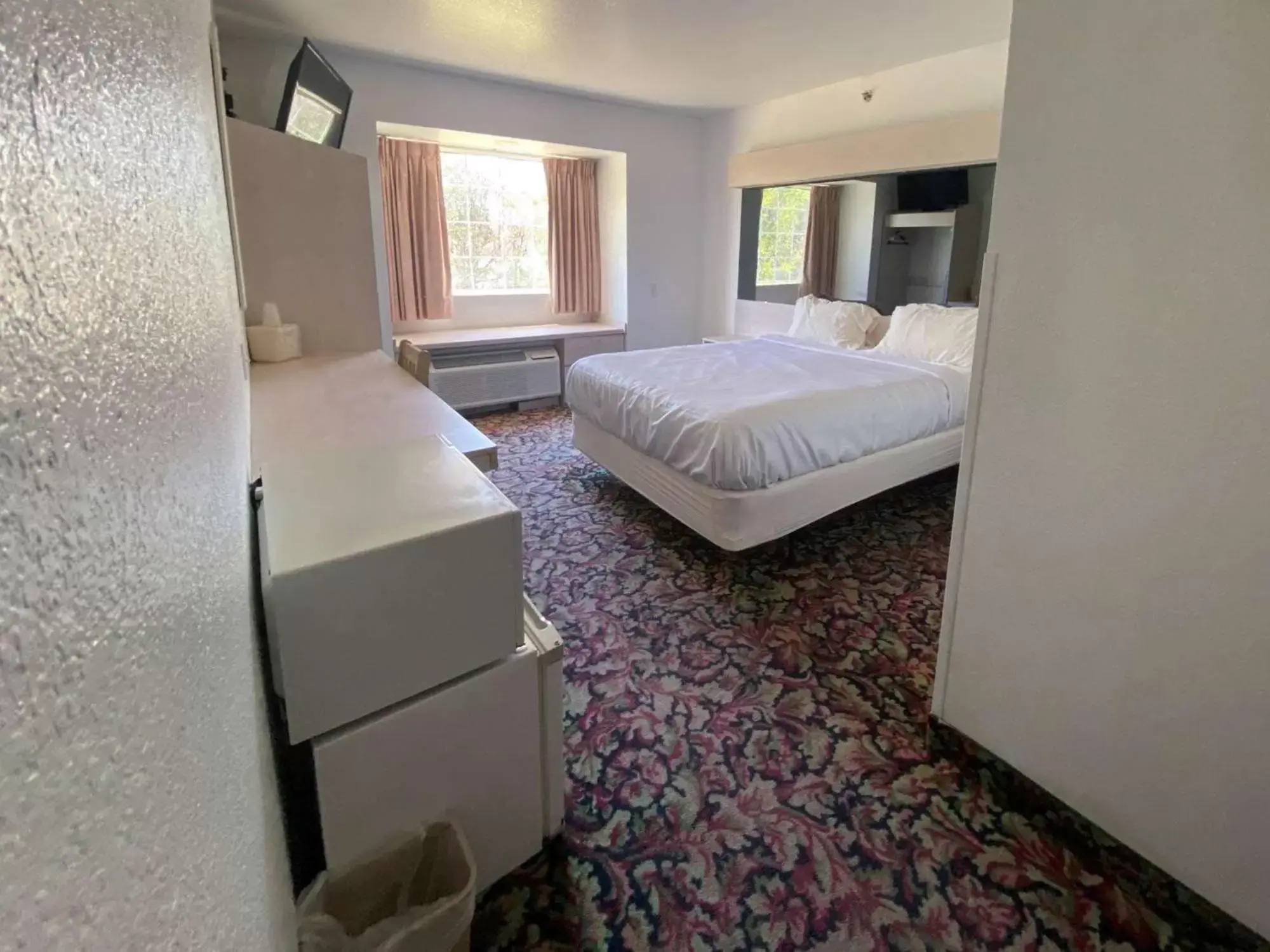 Bedroom in Motel 6 McAlester OK - South