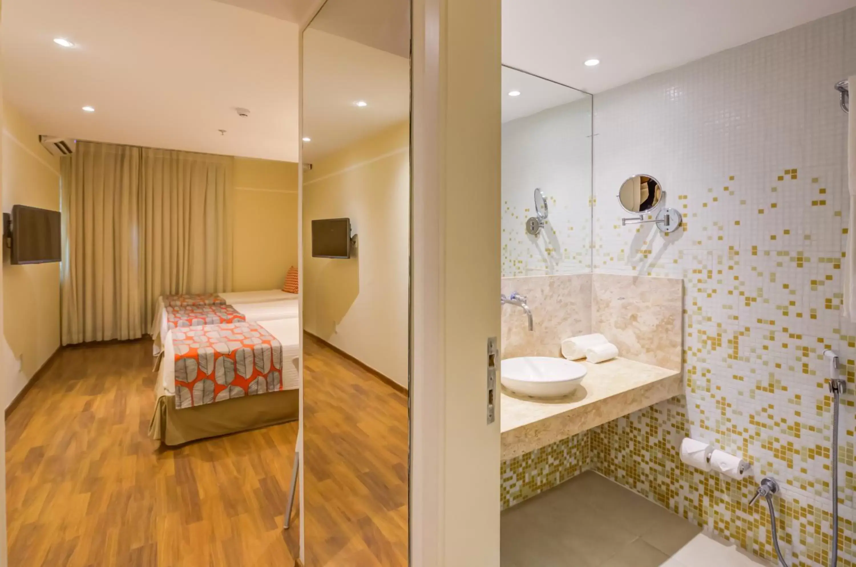 Bed, Bathroom in Rio Design Copacabana Hotel