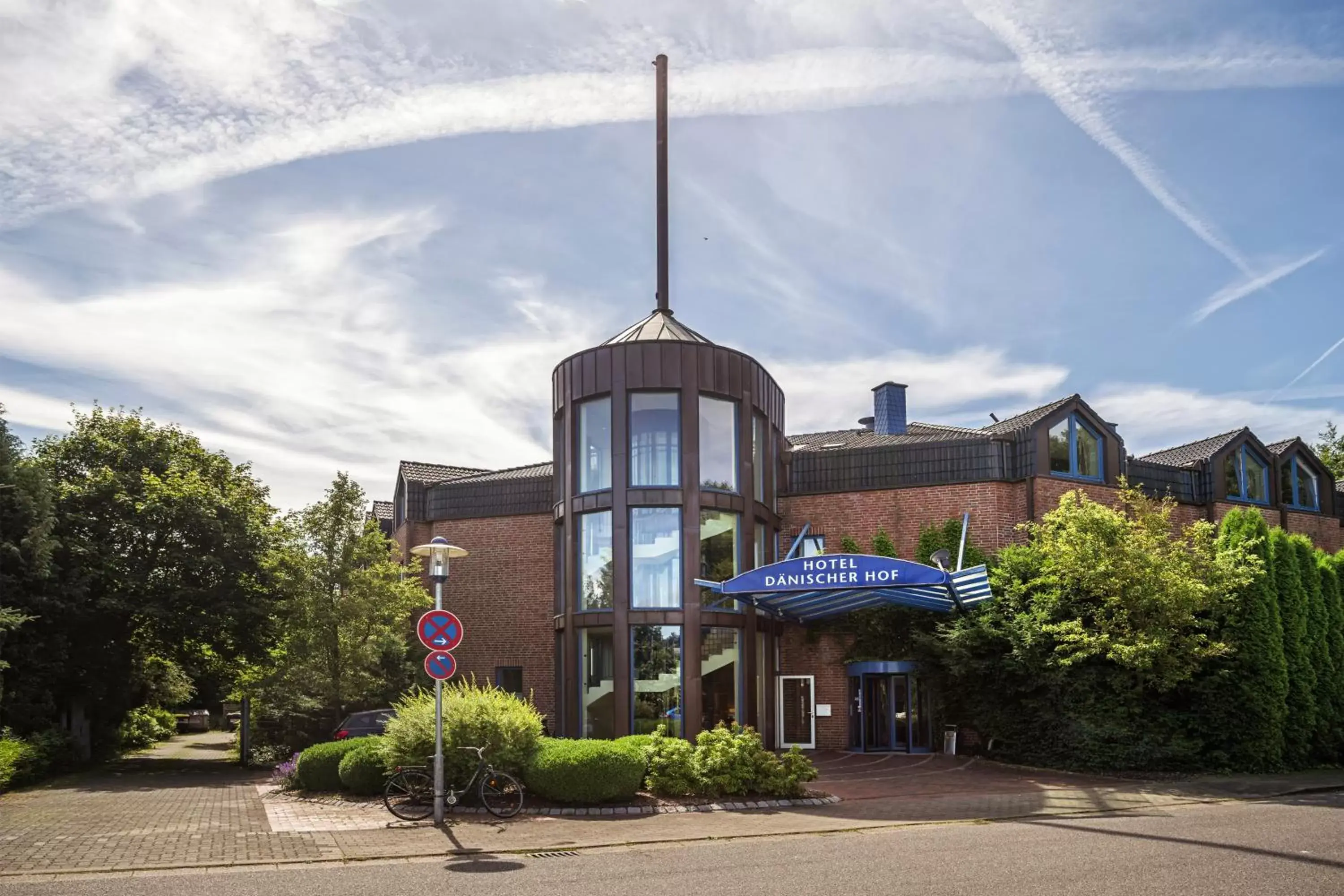 Facade/entrance in Hotel Dänischer Hof Altenholz by Tulip Inn