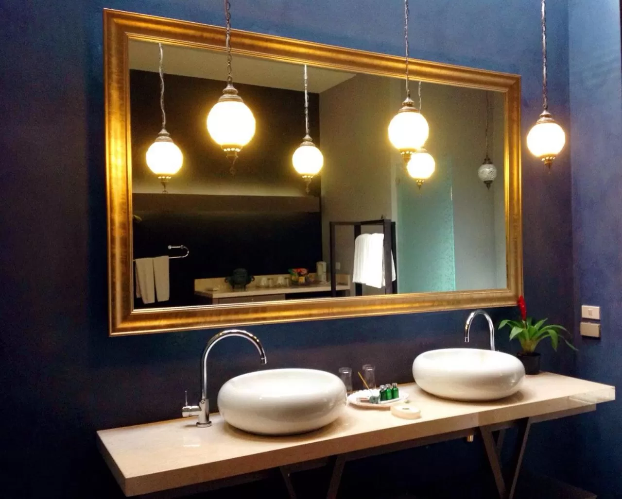 Toilet in iuDia Hotel