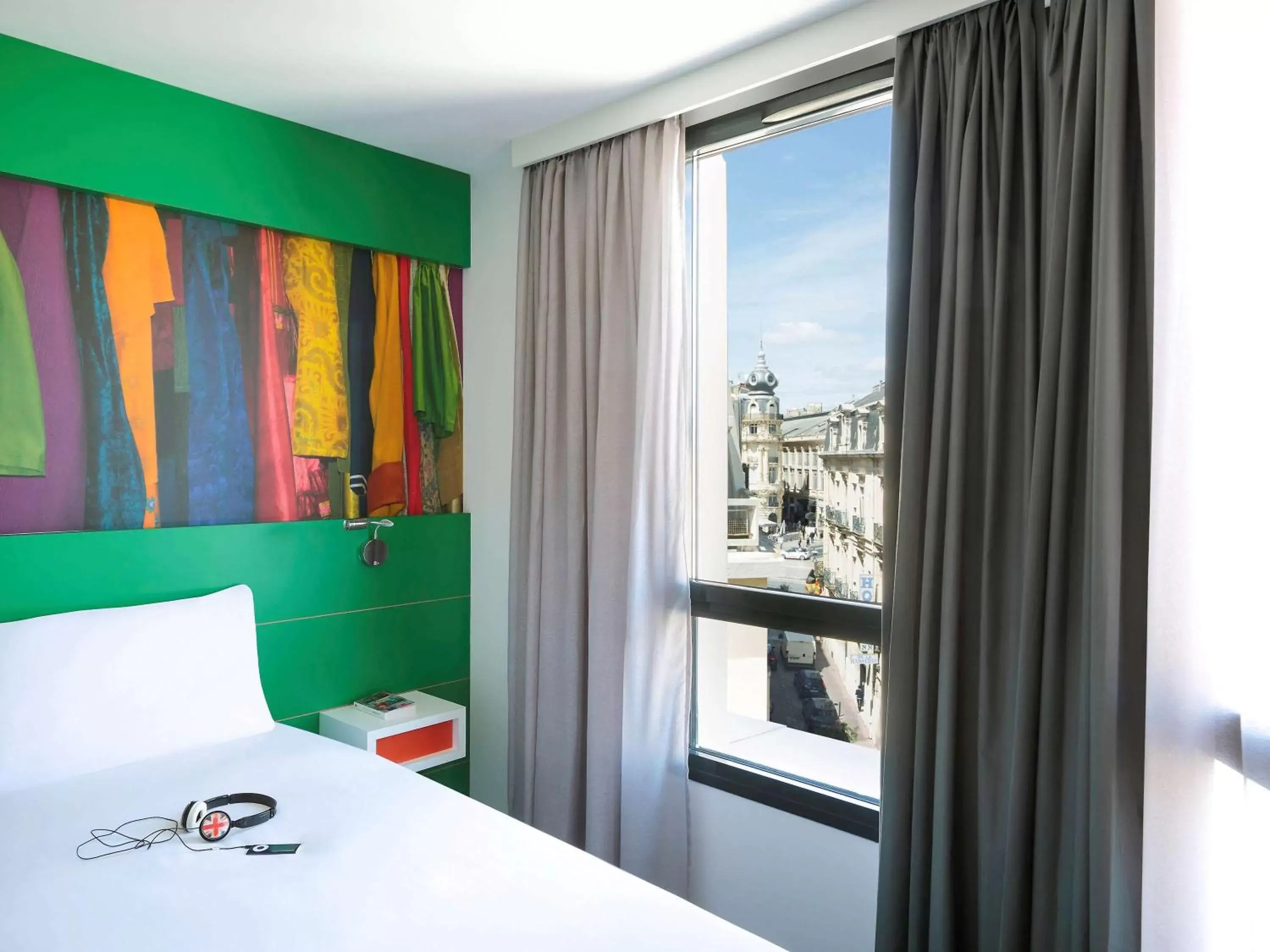 Bedroom in ibis Styles Montpellier Centre Comedie