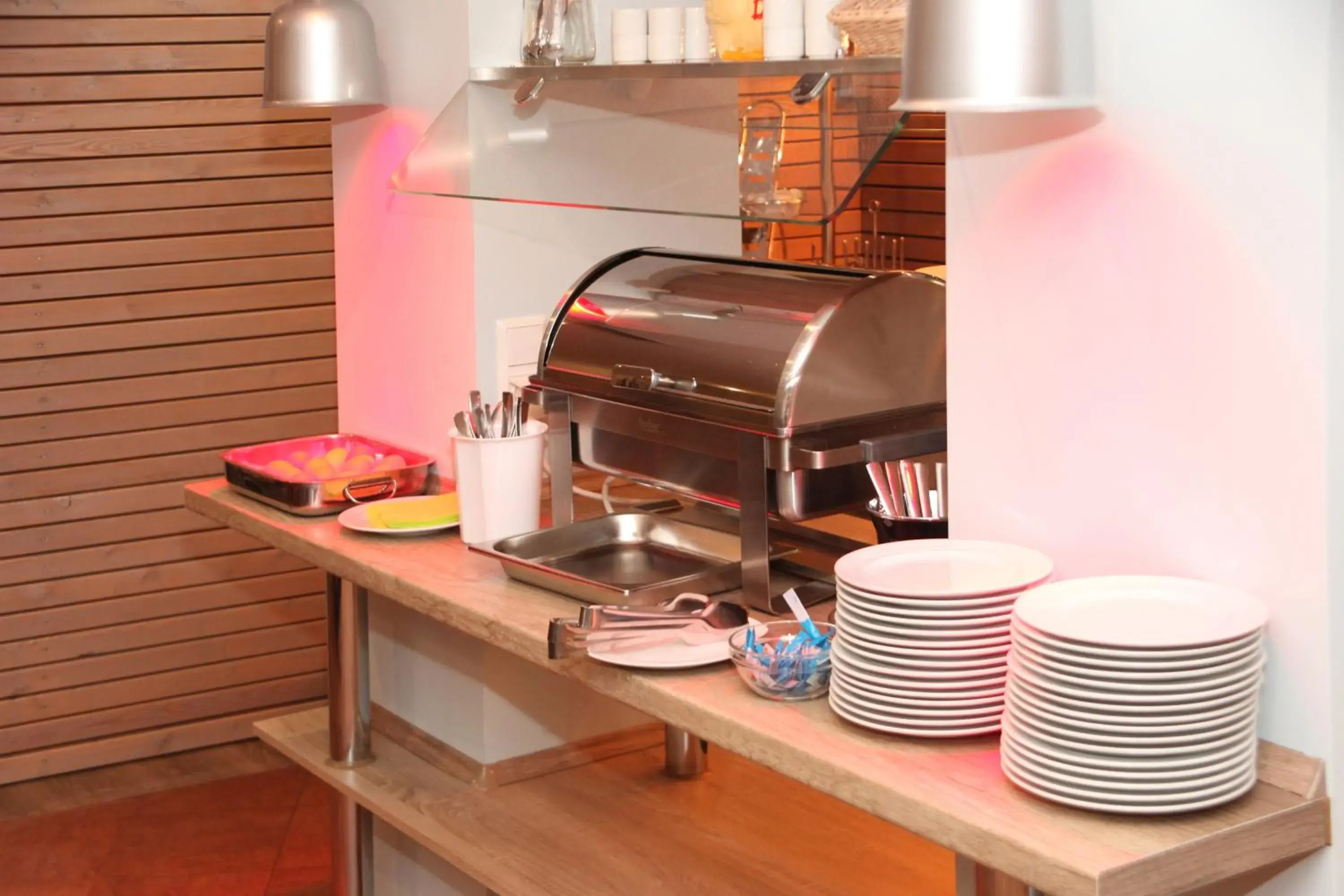 Food and drinks, Kitchen/Kitchenette in Businesshotel Berlin