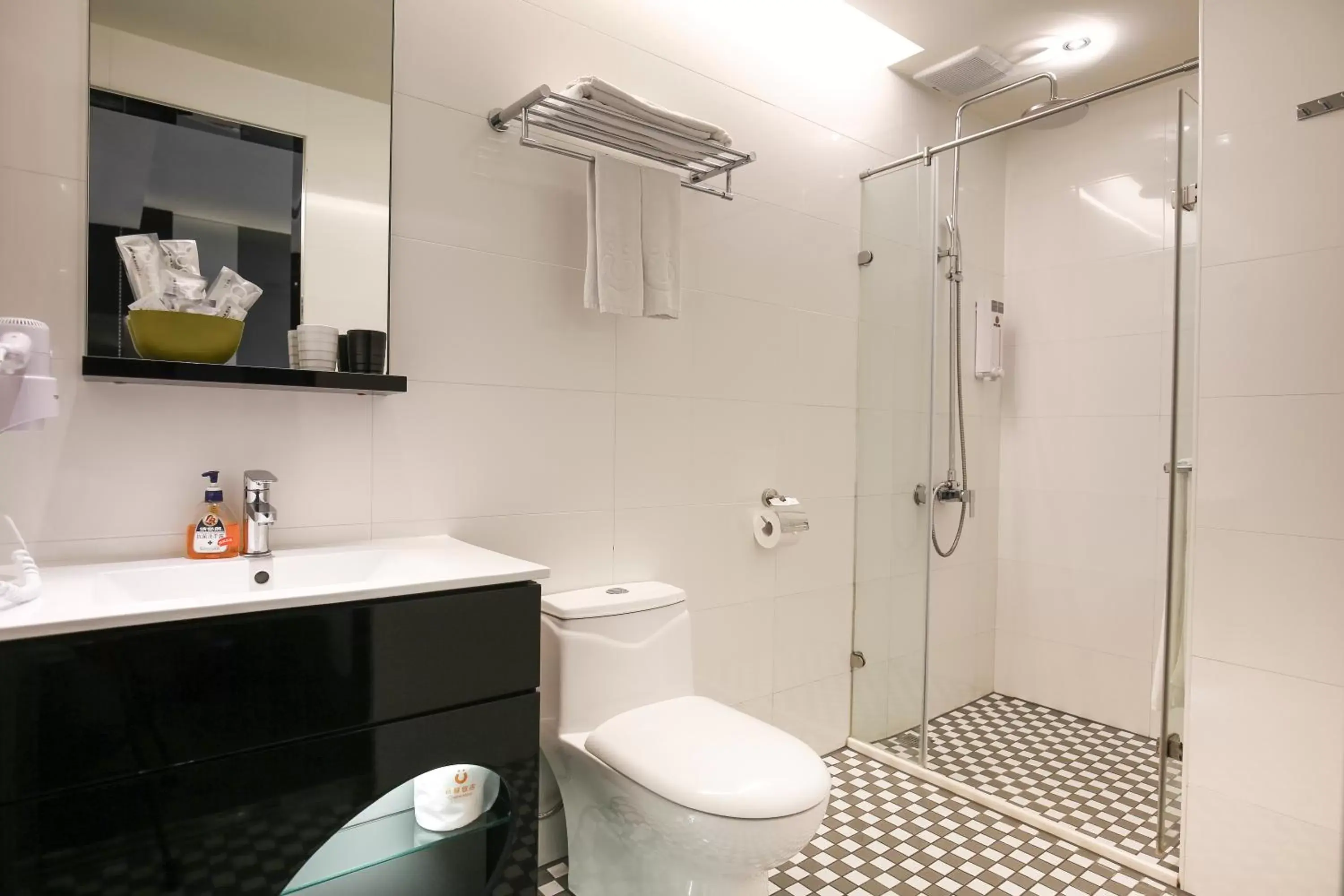Shower, Bathroom in CityInn Hotel Plus - Taichung Station Branch