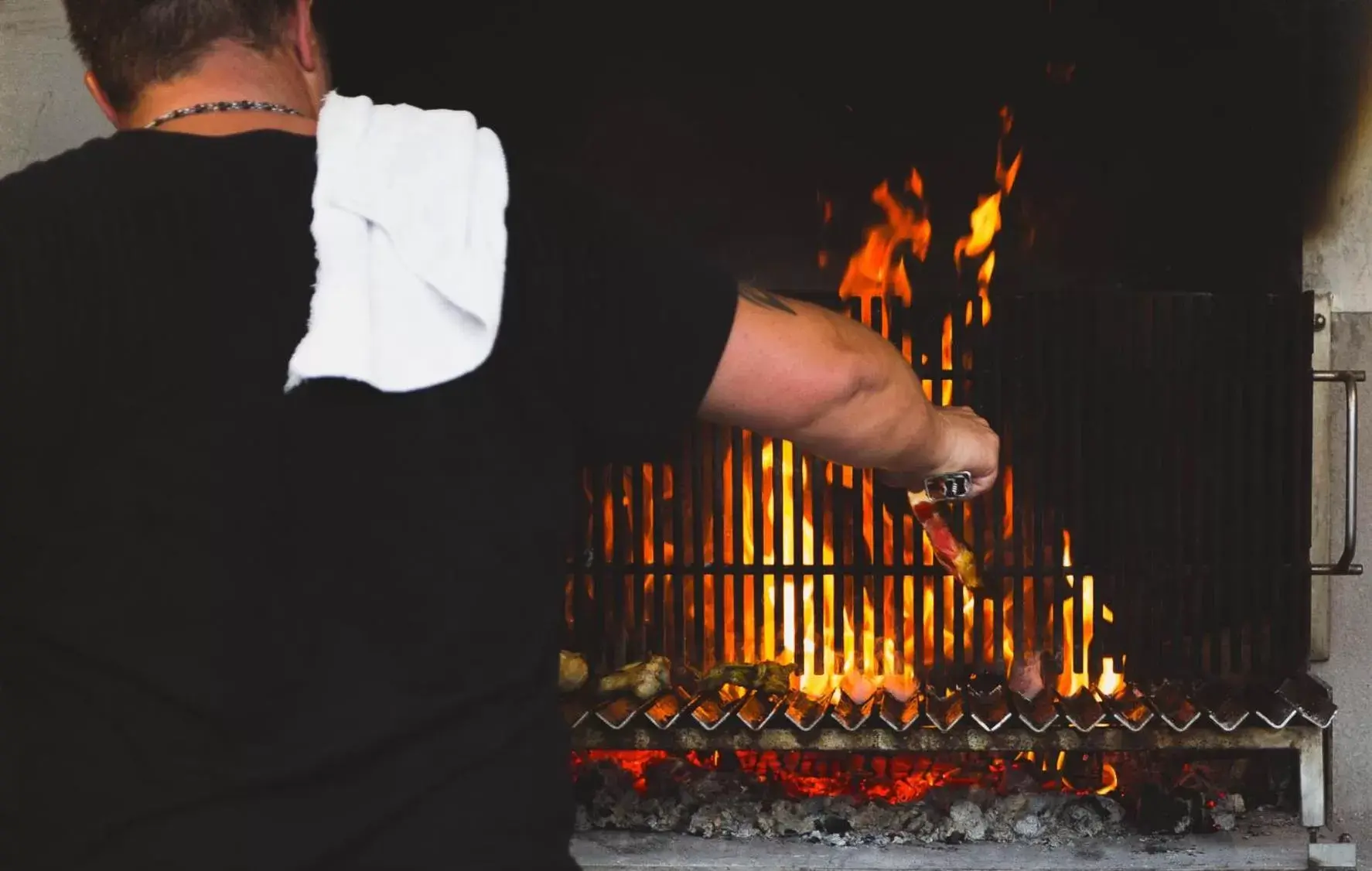 BBQ facilities, Other Activities in Logis Hotel Lons-le-Saunier - Restaurant Le Grill