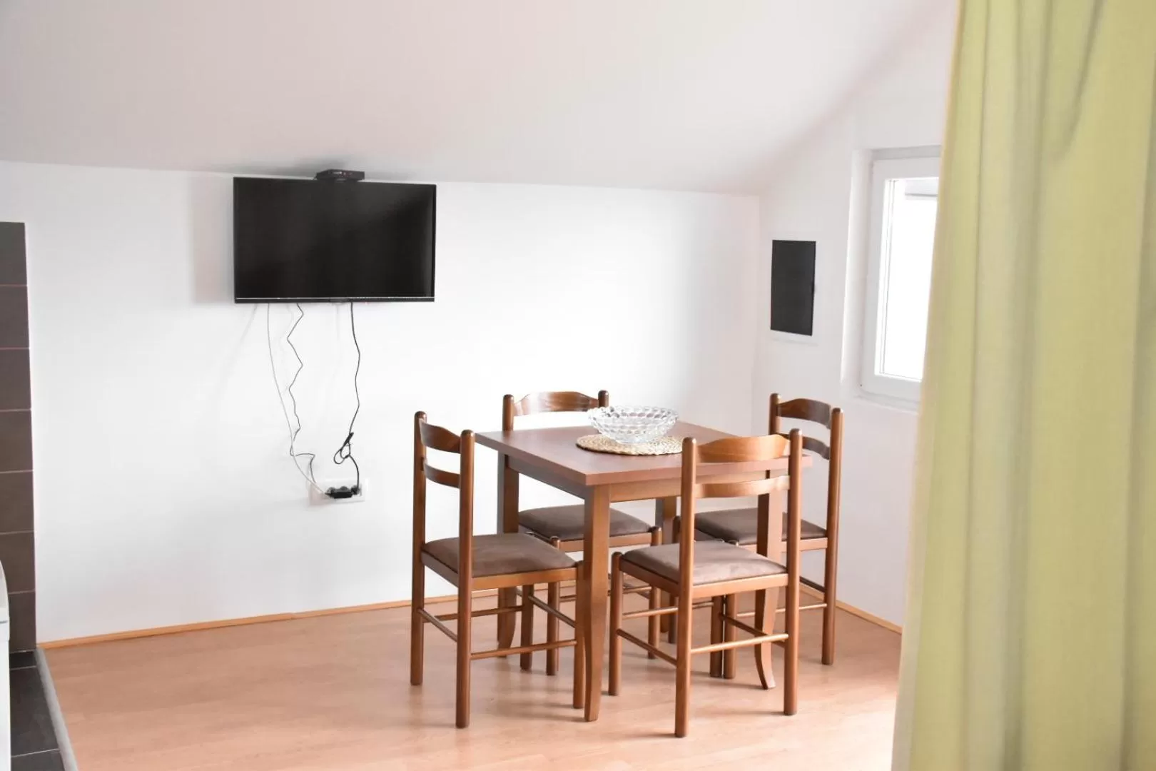 OSTROG Aparthotel KOLIBA-VLASTNIŠTVO MANASTIRA OSTROG