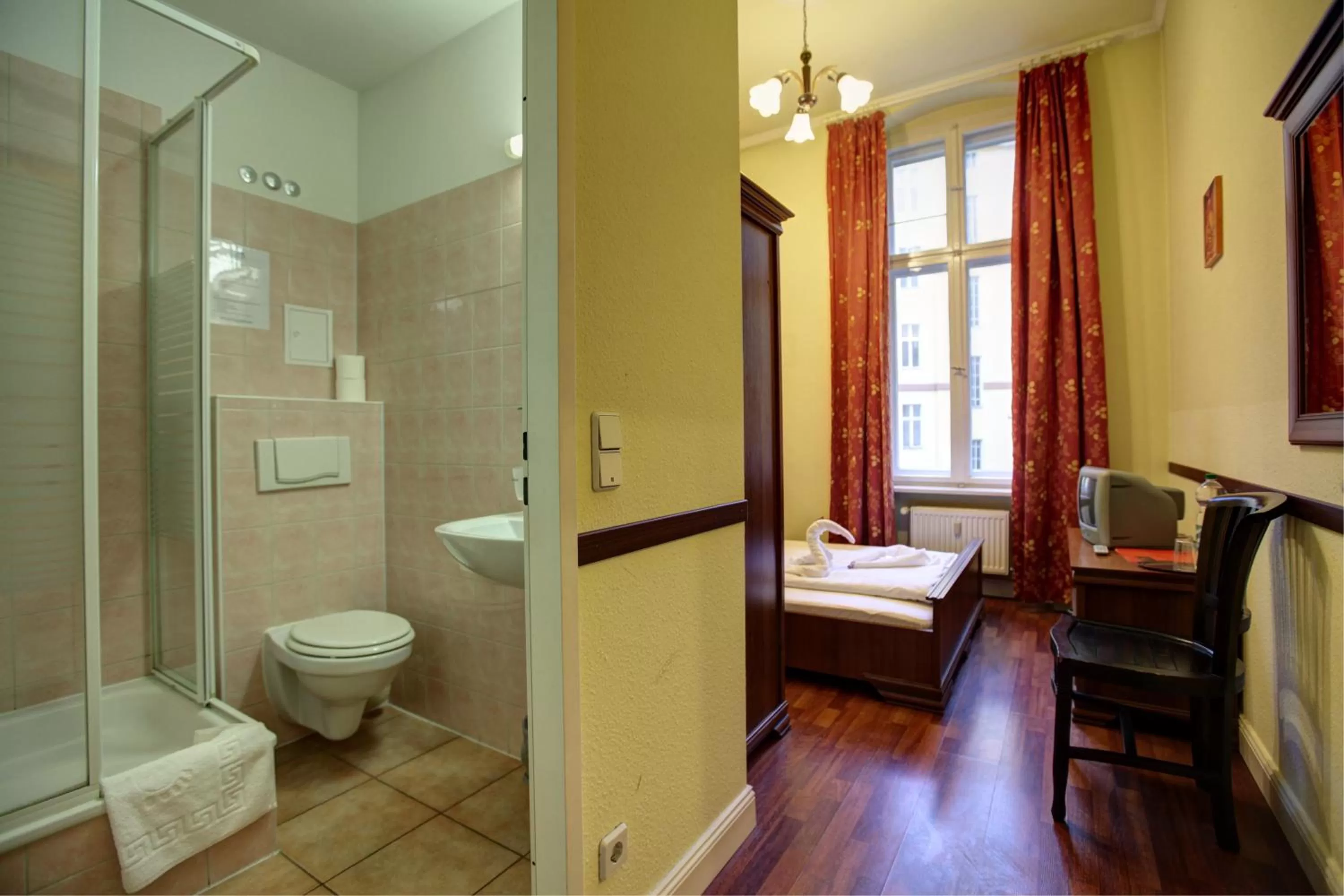 Photo of the whole room in Hotel Pension Bernstein am Kurfürstendamm