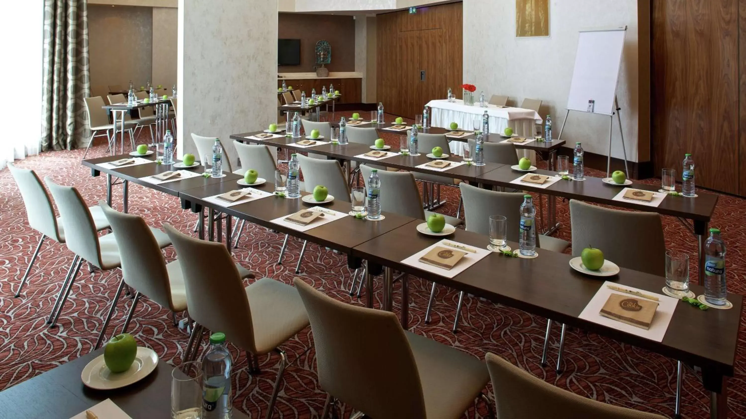 Meeting/conference room, Restaurant/Places to Eat in DoubleTree by Hilton Bratislava