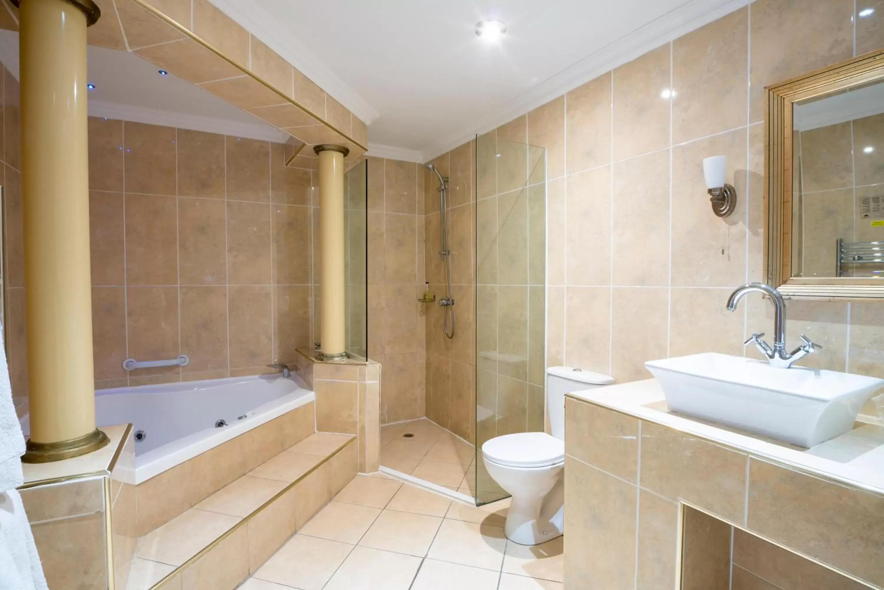 Bathroom in Beaufort Park Hotel