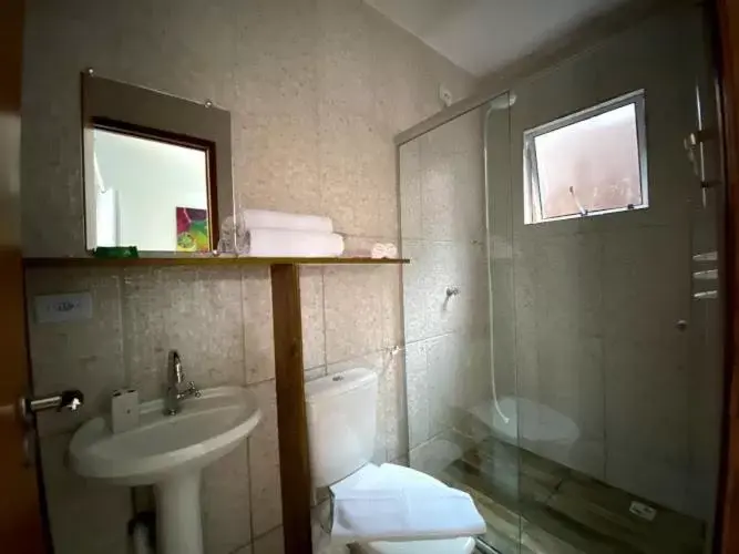 Bathroom in Pousada Papaya Container