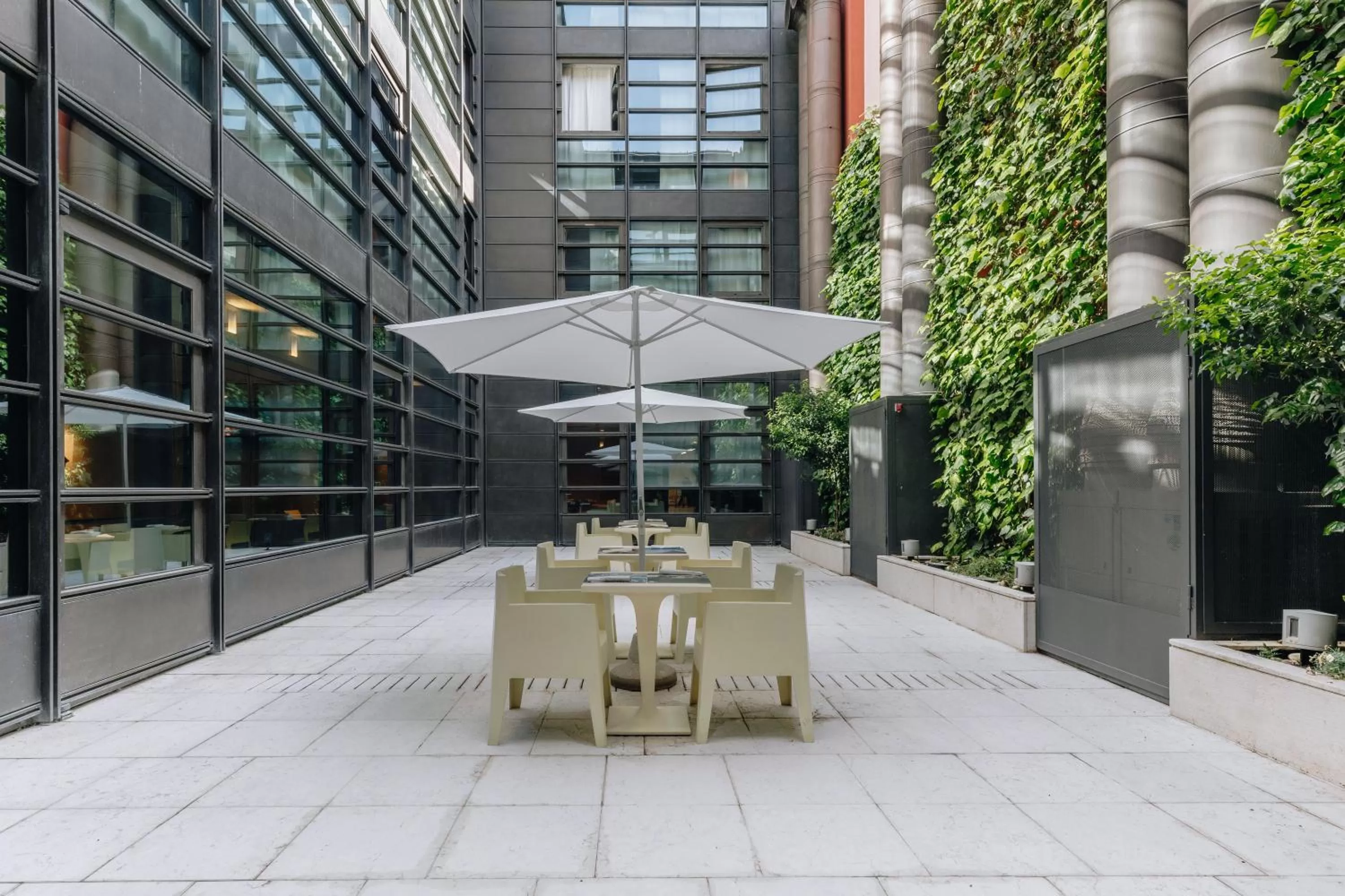 Garden in DelleArti Design Hotel