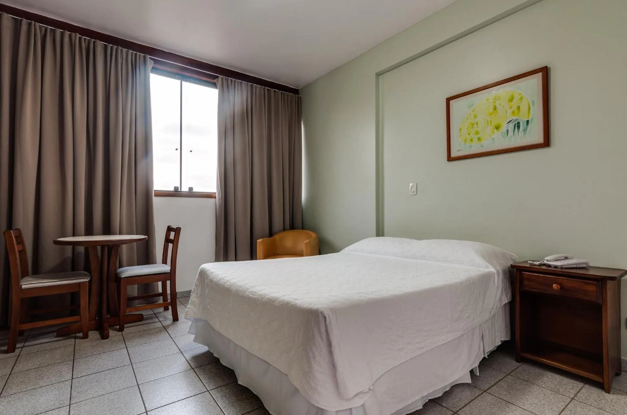 Photo of the whole room, Bed in Hotel Coquille