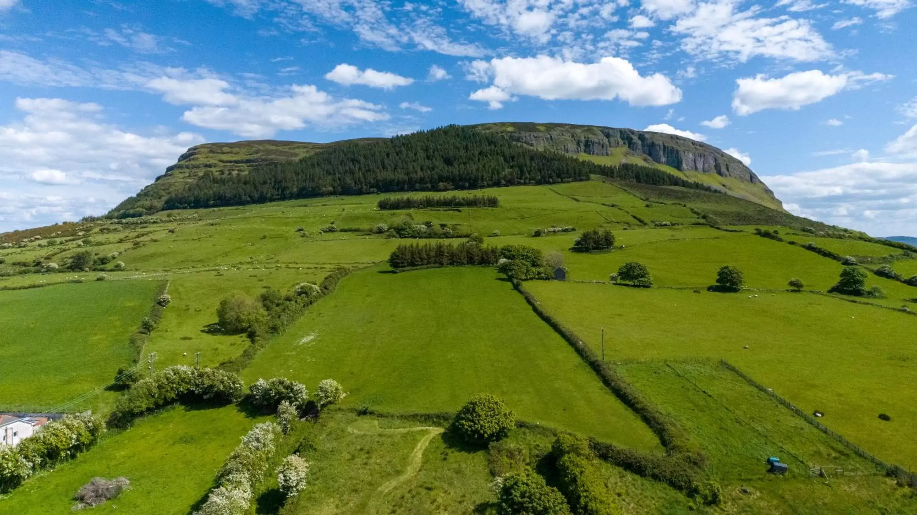 Mountain view in Strandhill Lodge and Suites