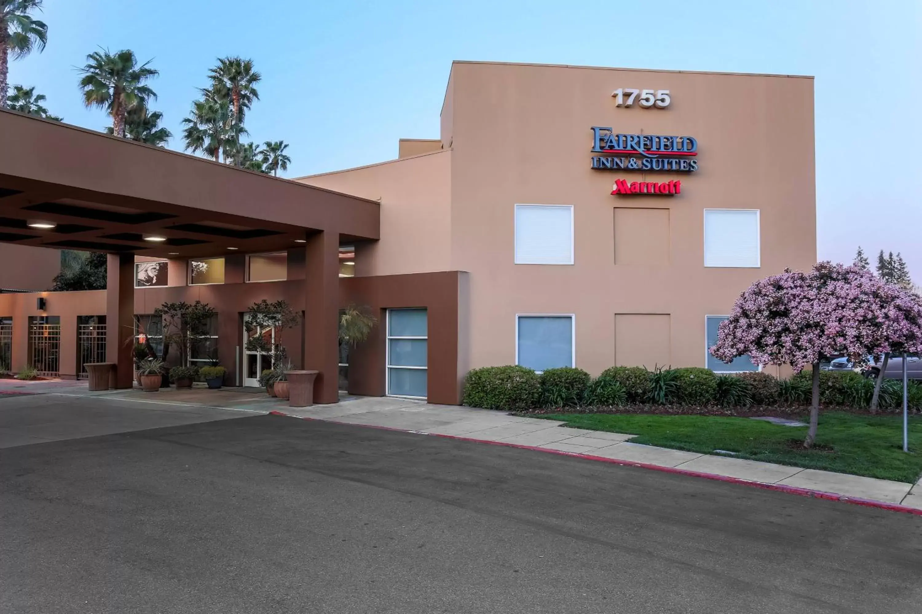Property Building in Fairfield Inn and Suites by Marriott San Jose Airport