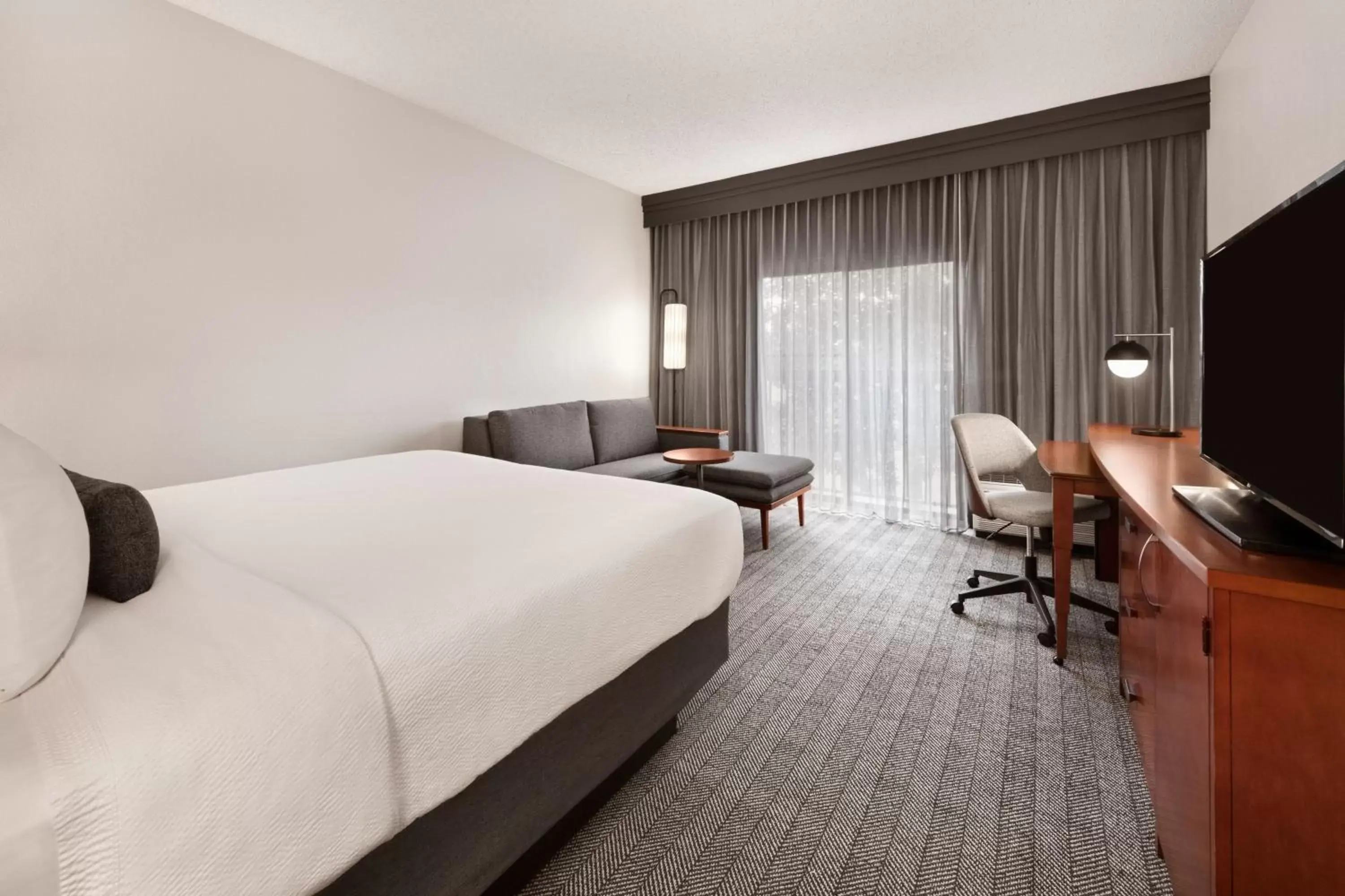 King Room in Courtyard by Marriott Memphis Airport King Room in Courtyard by Marriott Memphis Airport