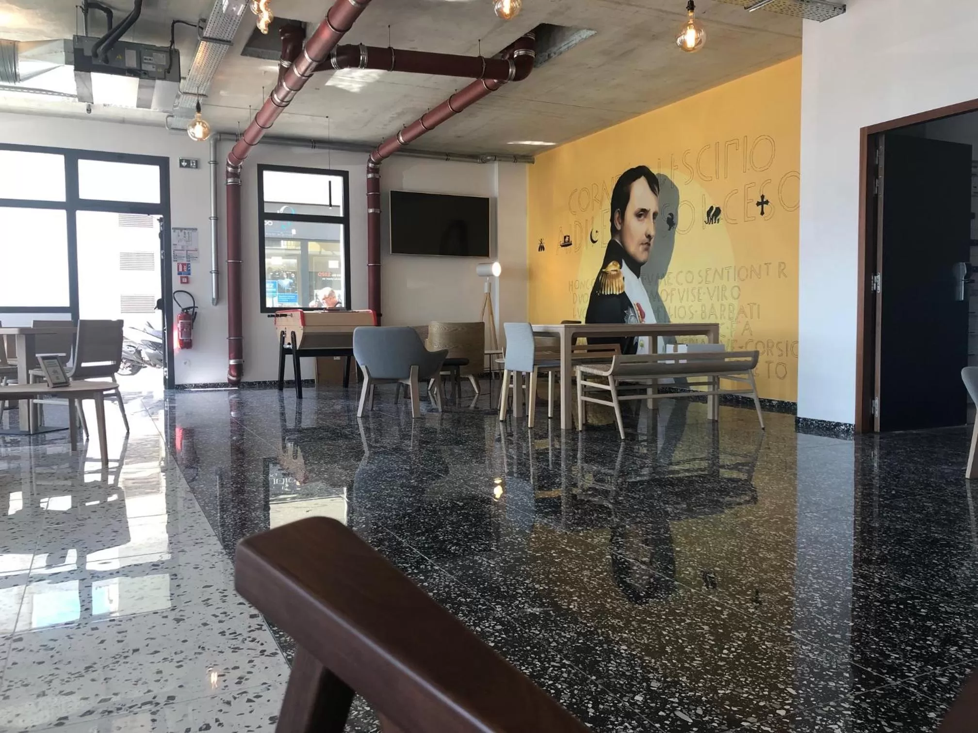 Lounge or bar in ibis Styles Ajaccio Napoleon