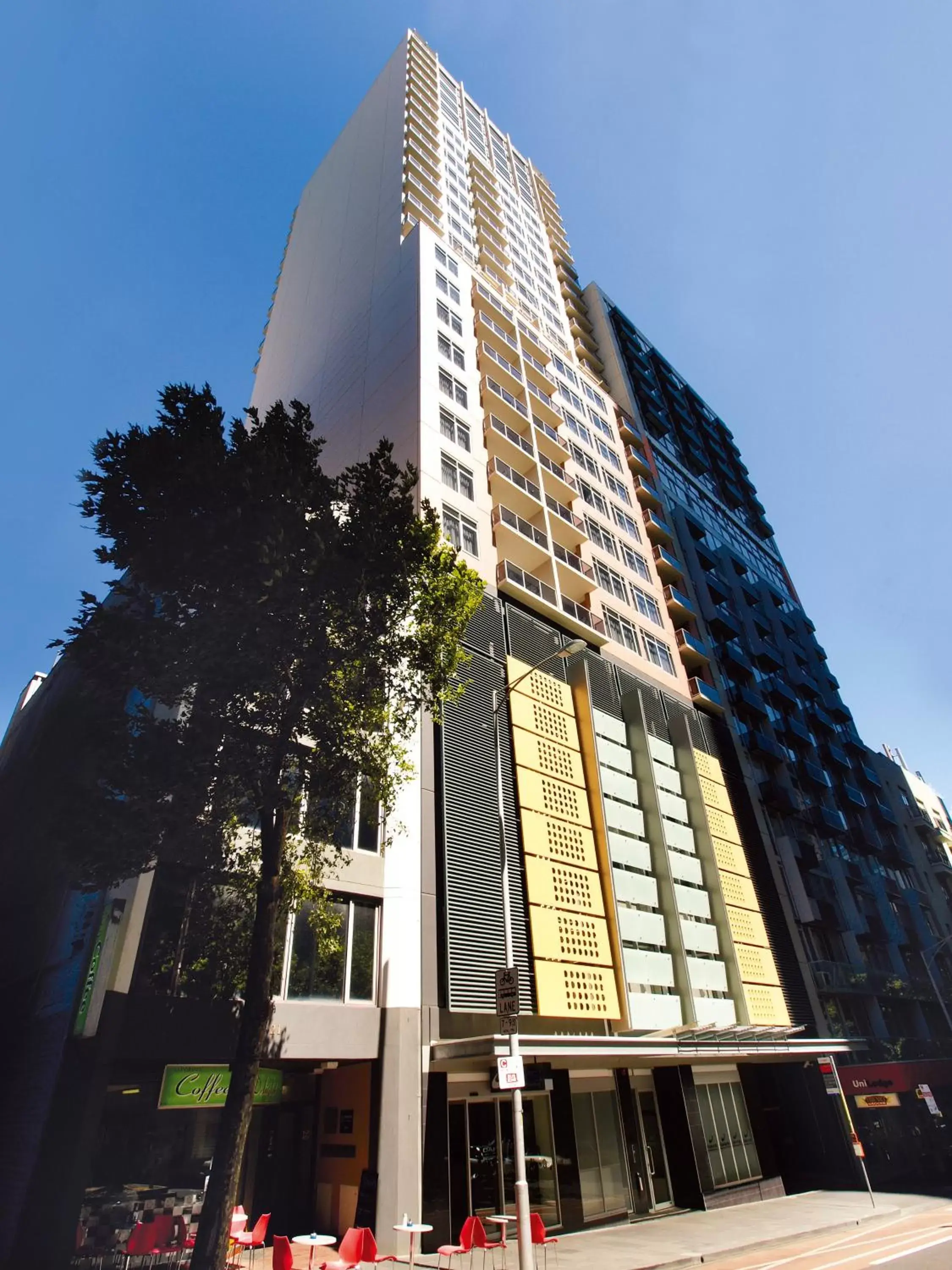 Facade/entrance, Property Building in Oaks Melbourne on Lonsdale Suites