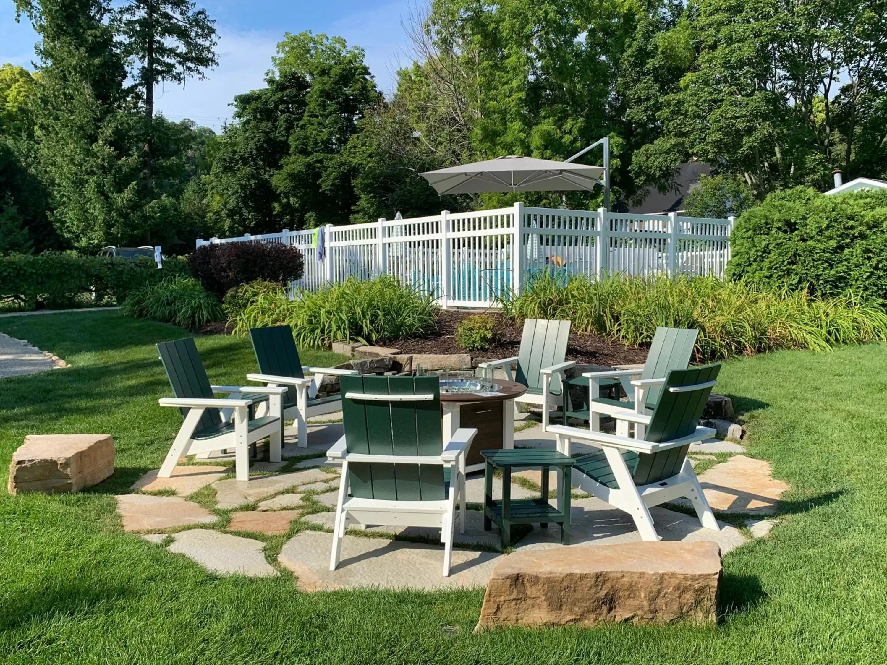 Garden in Cedar Court Inn