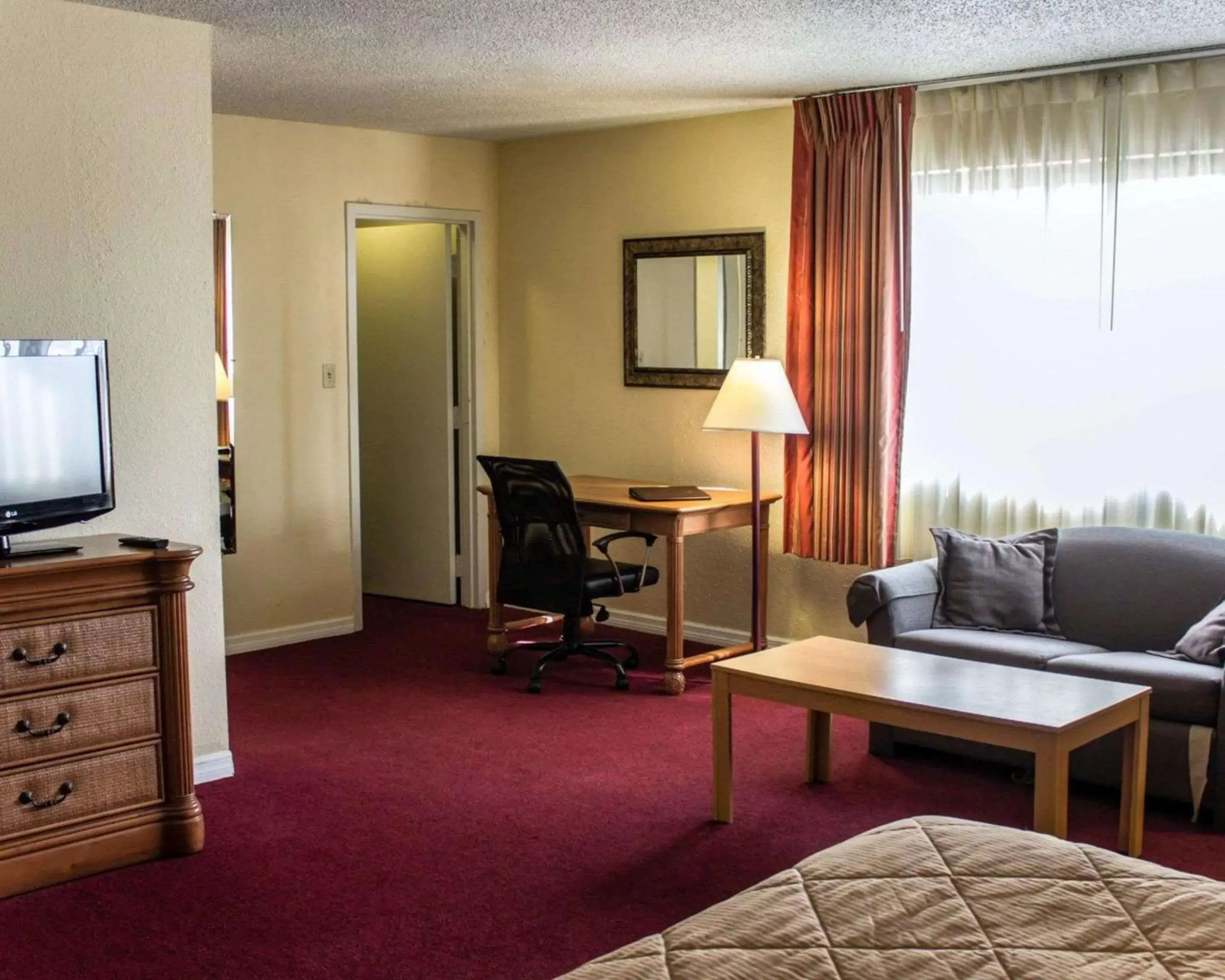 Photo of the whole room, Seating Area in Quality Inn & Suites St Augustine Beach