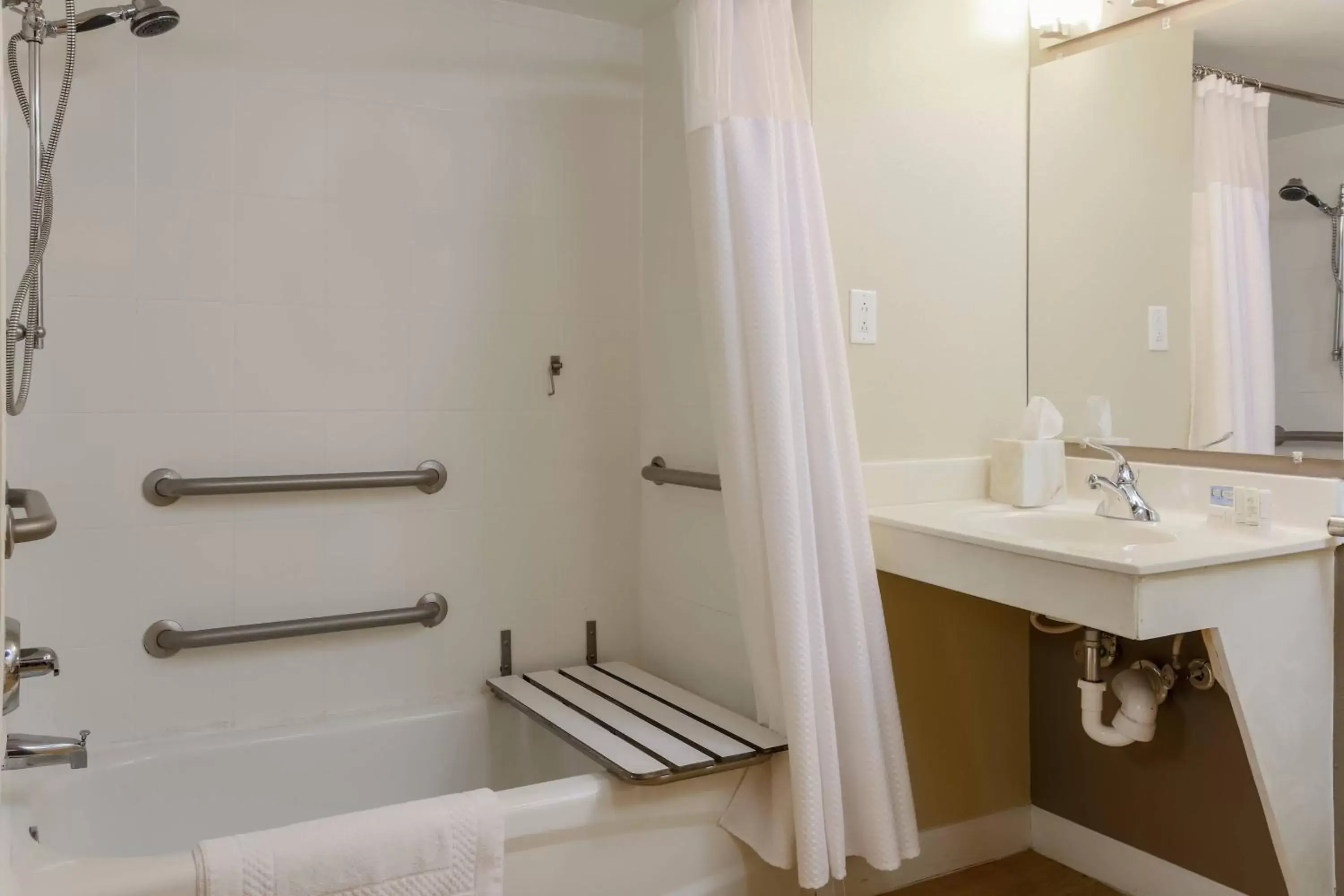 Bathroom in TownePlace Suites by Marriott College Station