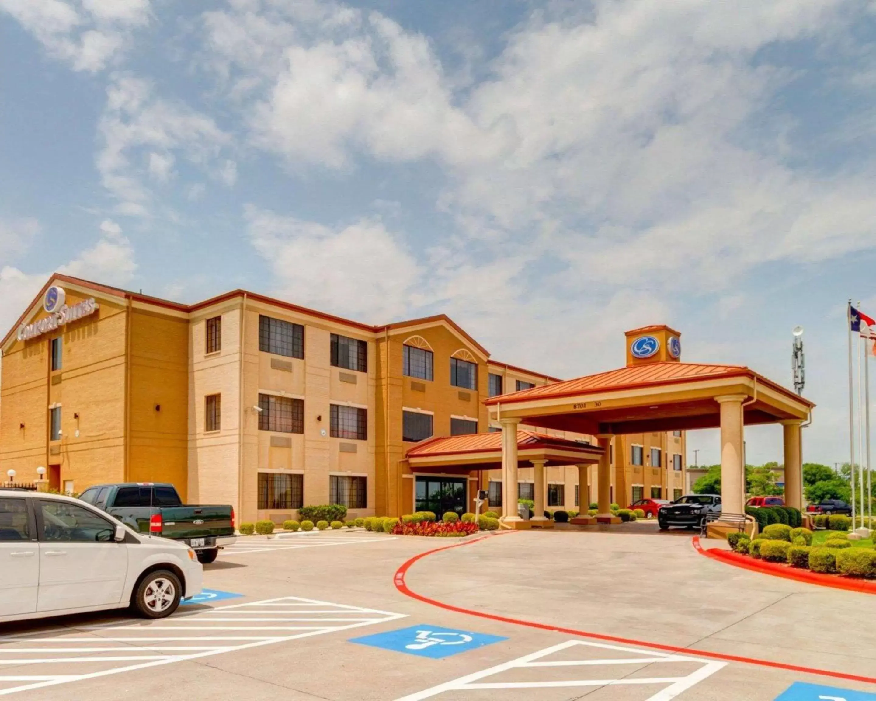 Property building in Comfort Suites Lake Ray Hubbard Property building in Comfort Suites Lake Ray Hubbard