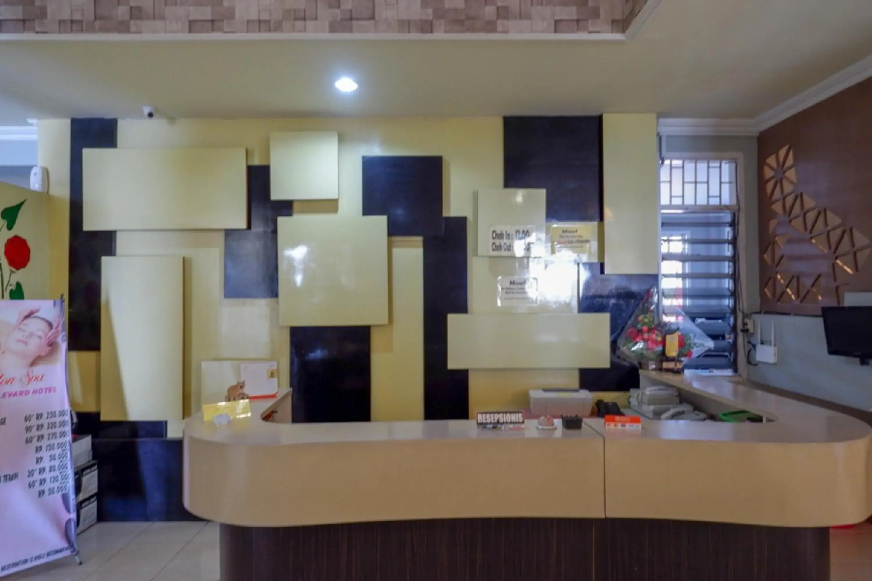 Lobby or reception in RedDoorz Plus Syariah @ Hotel Boulevard Luwuk Lobby or reception in RedDoorz Plus Syariah @ Hotel Boulevard Luwuk