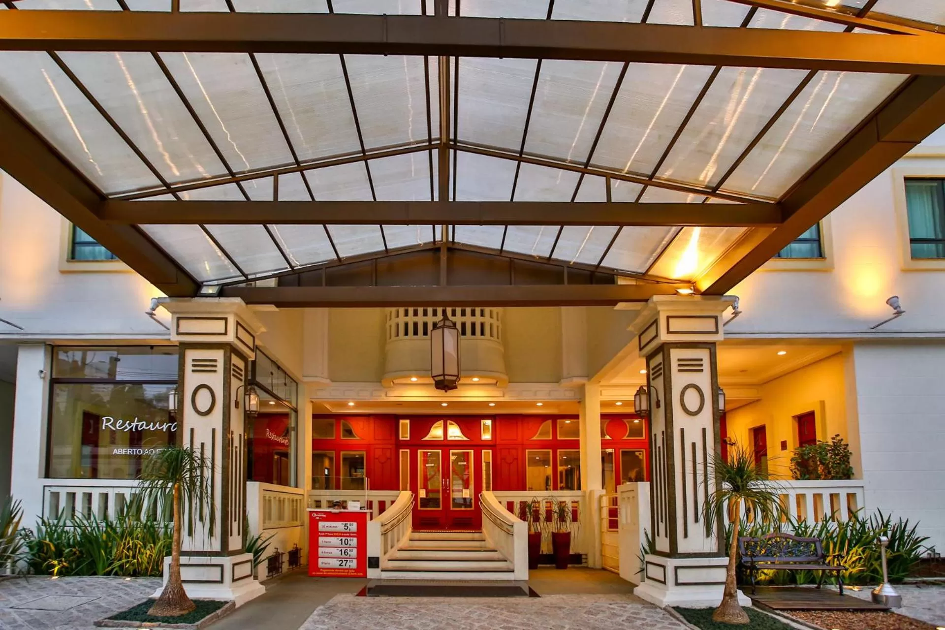 Facade/entrance in Transamerica Executive Curitiba Batel