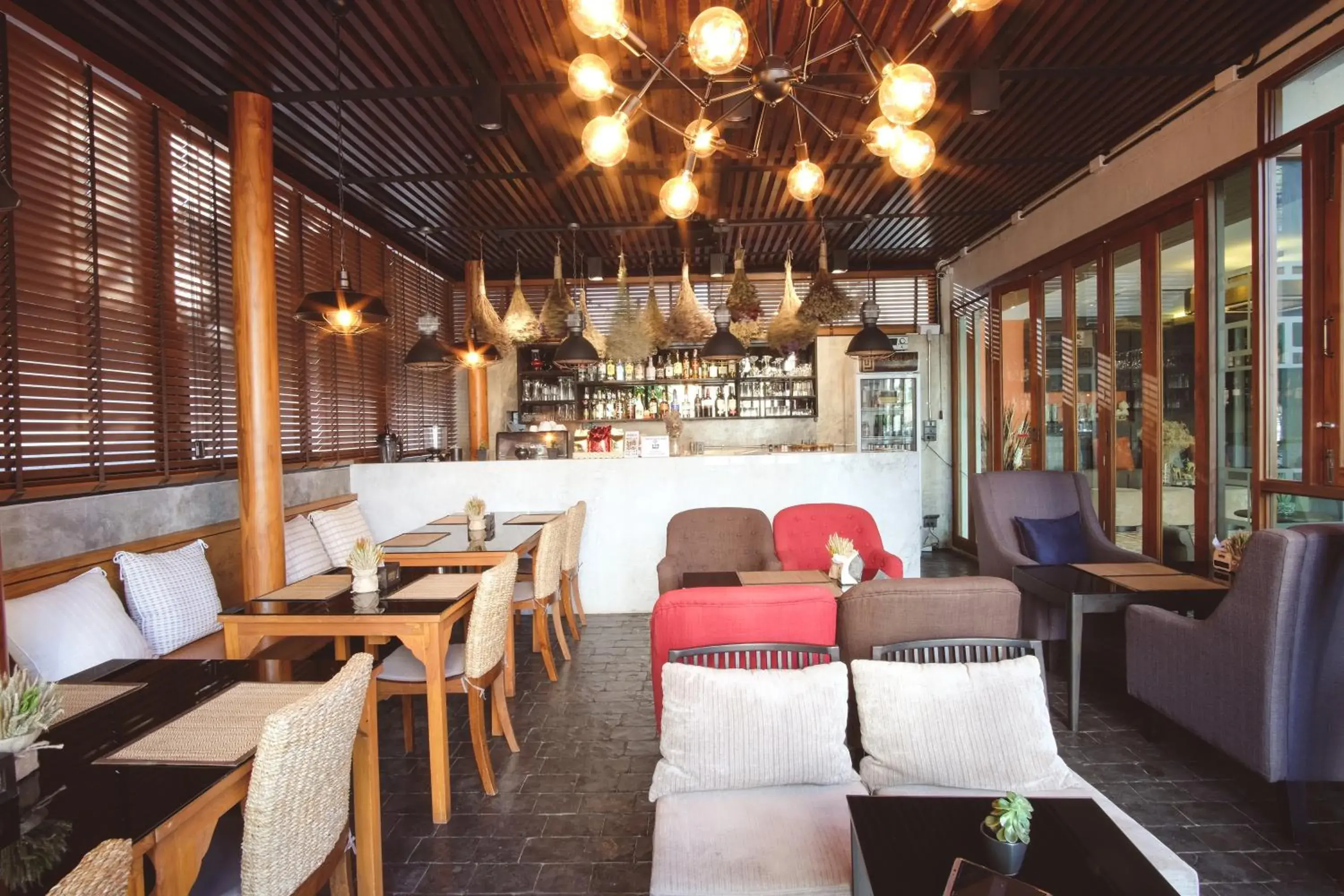 Restaurant/places to eat, Lounge/Bar in Tapae Gate Villa