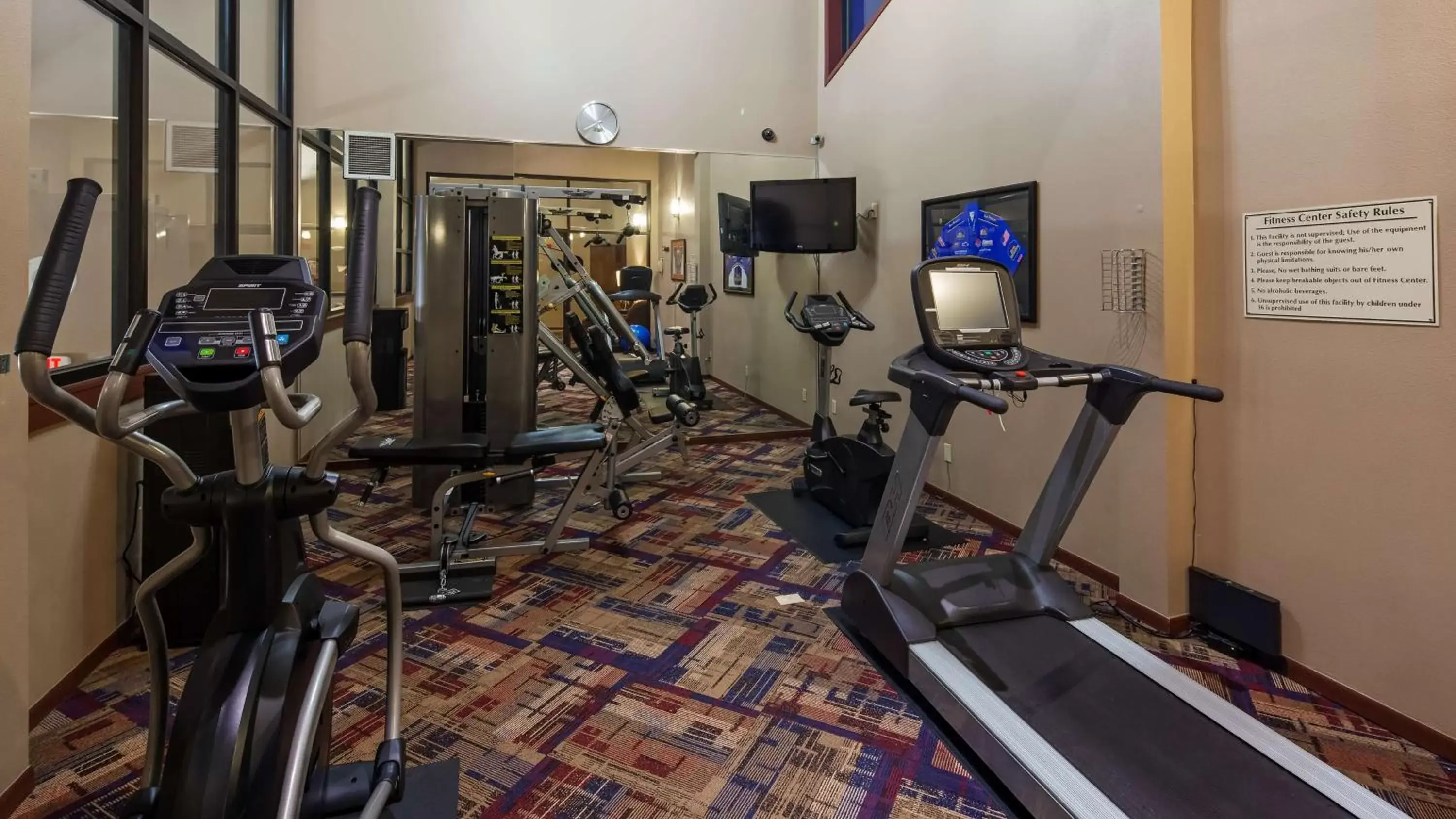 Fitness centre/facilities, Fitness Center/Facilities in Best Western West Towne Suites