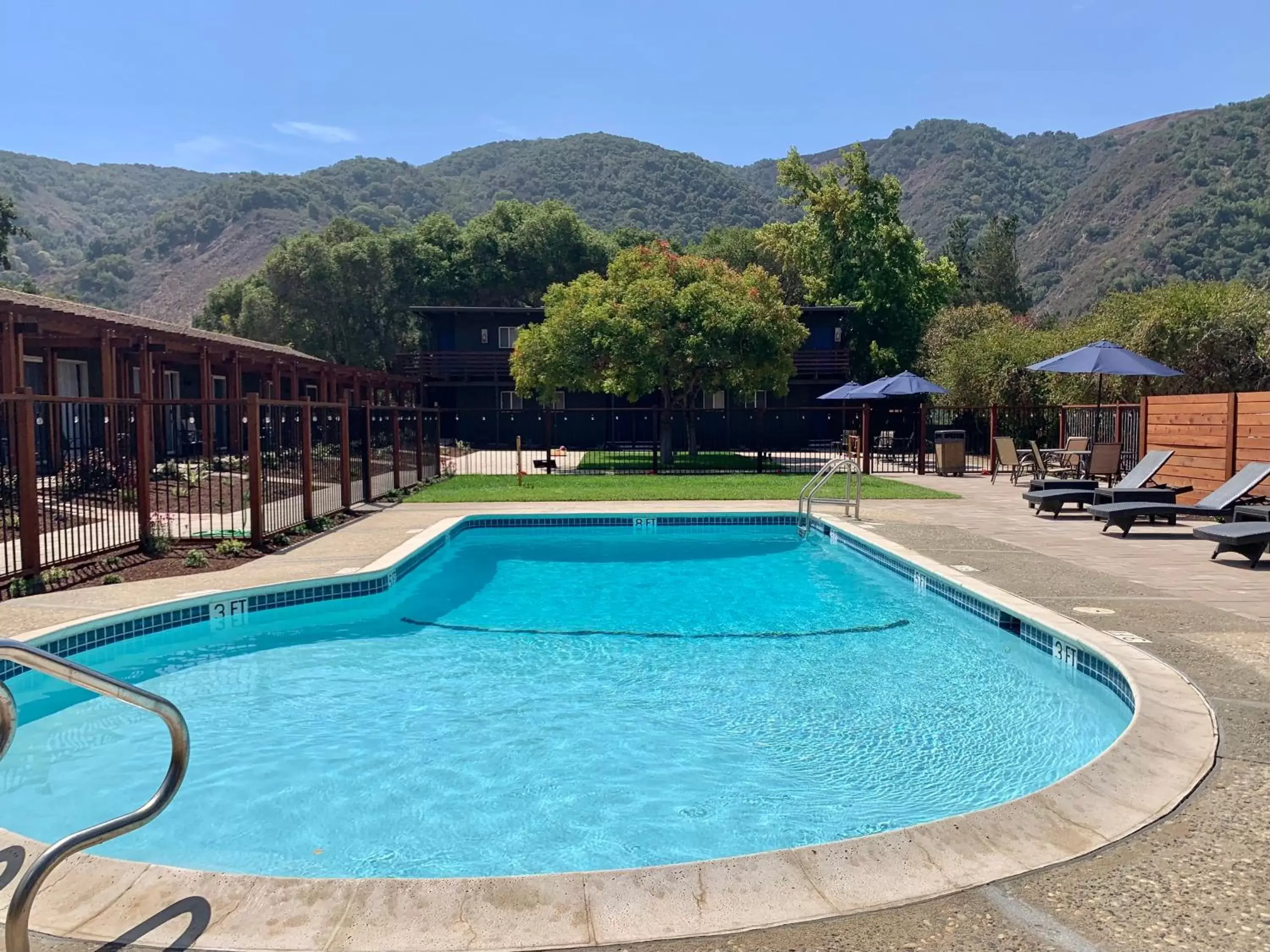 Swimming Pool in Hidden Valley Inn