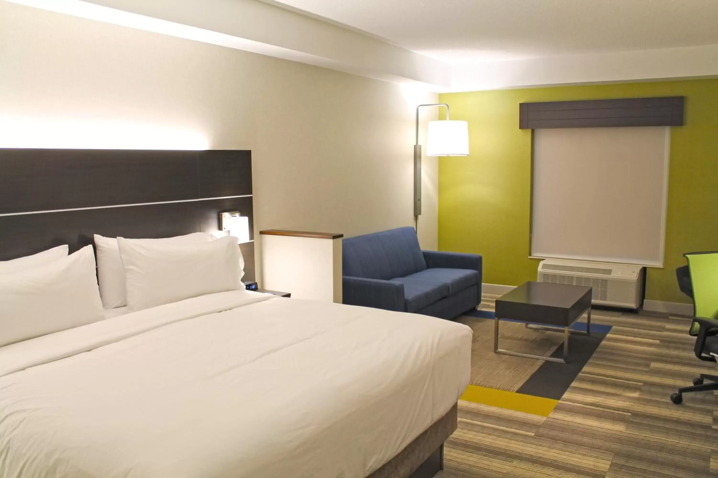 Photo of the whole room, Bed in Holiday Inn Express & Suites - St. Louis South - I-55, an IHG Hotel