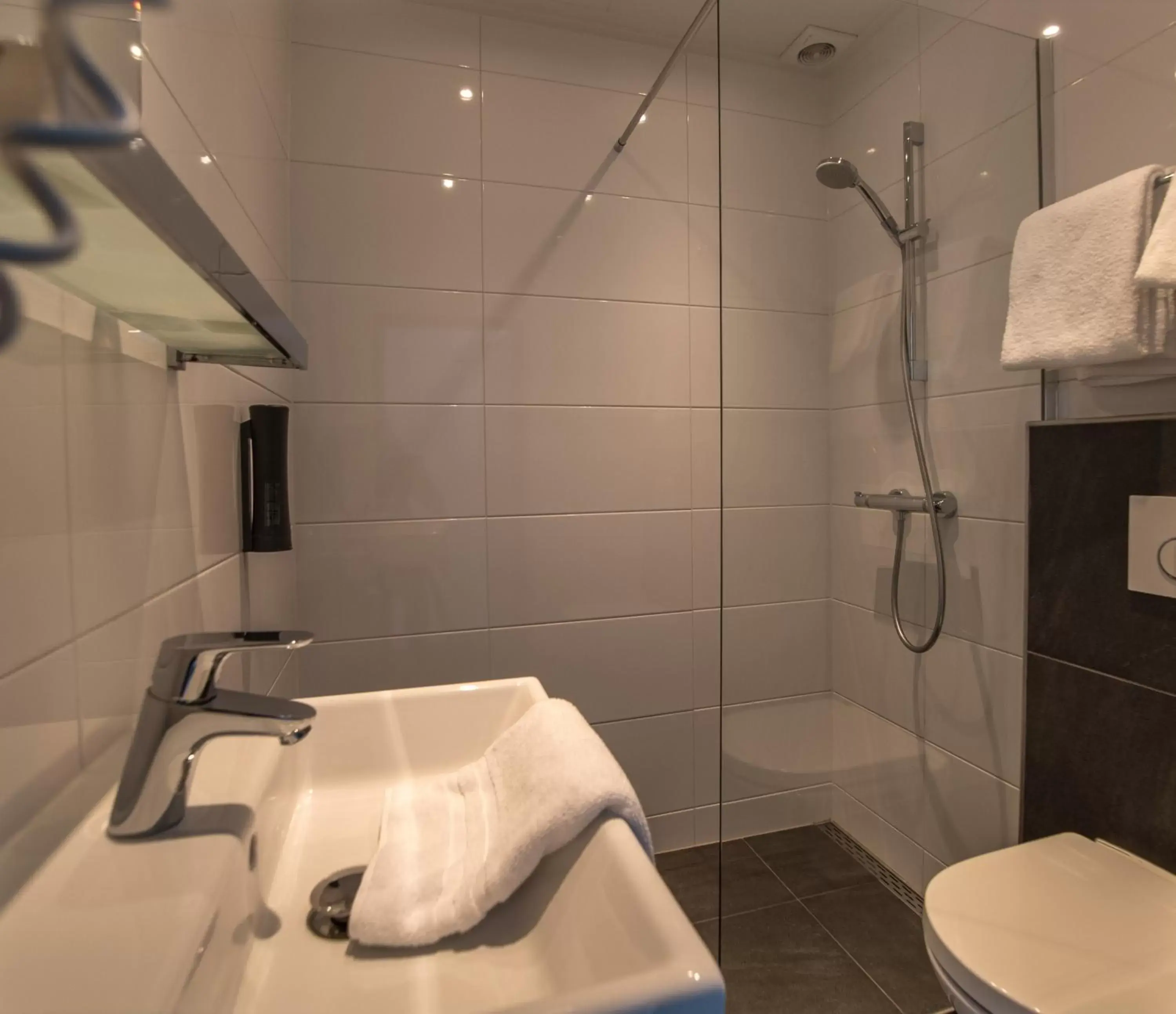 Photo of the whole room, Bathroom in Hotel Cornelisz