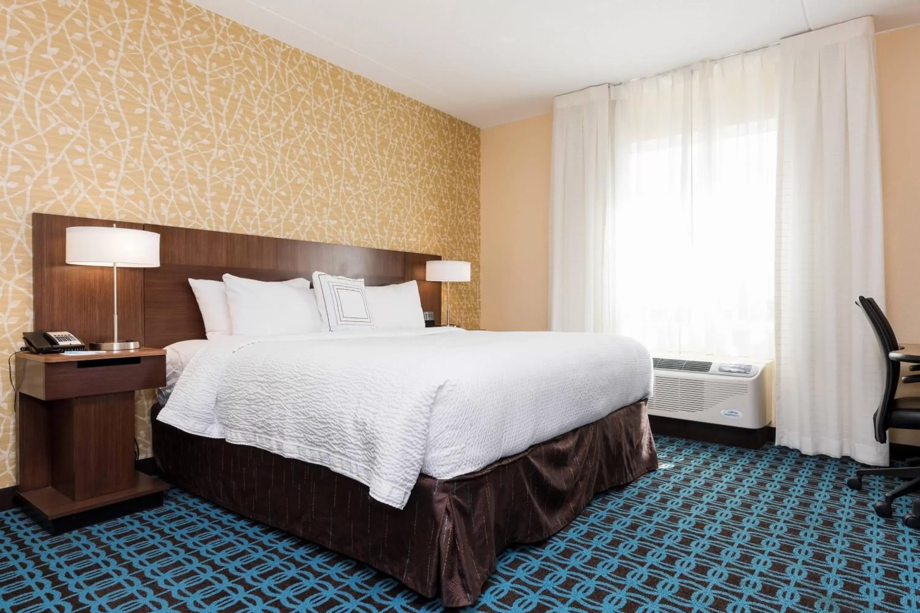Photo of the whole room, Bed in Fairfield Inn & Suites by Marriott Edmonton North