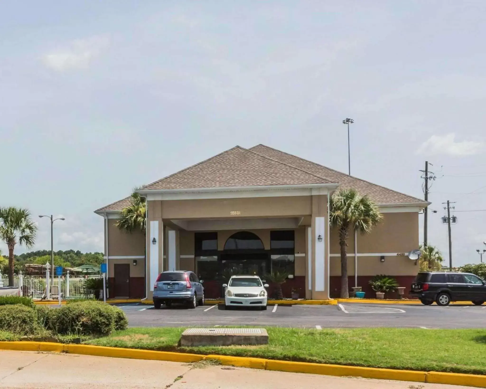 Property Building in Quality Inn & Suites near Coliseum and Hwy 231 North