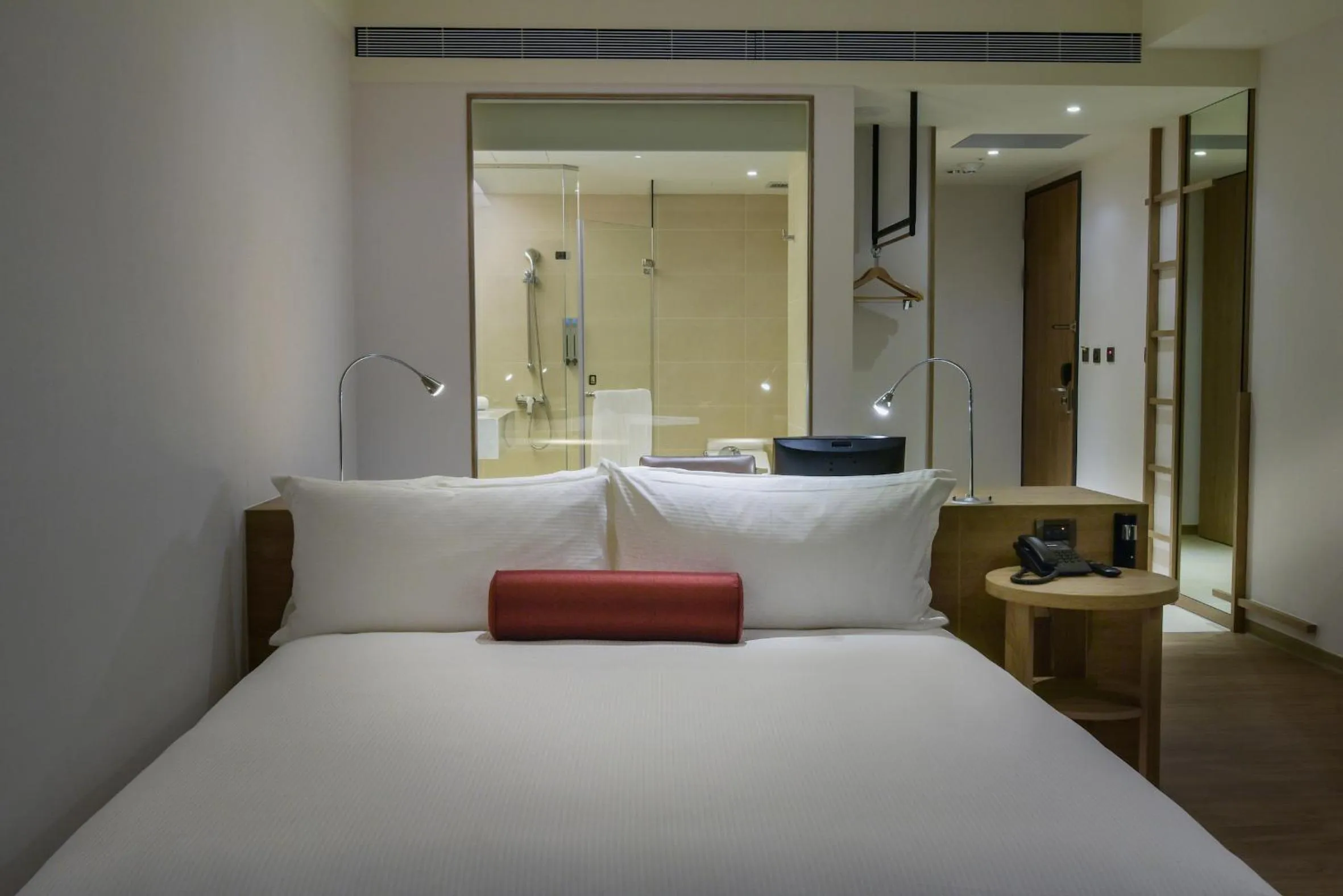 Bathroom, Bed in Just Sleep Kaohsiung Station