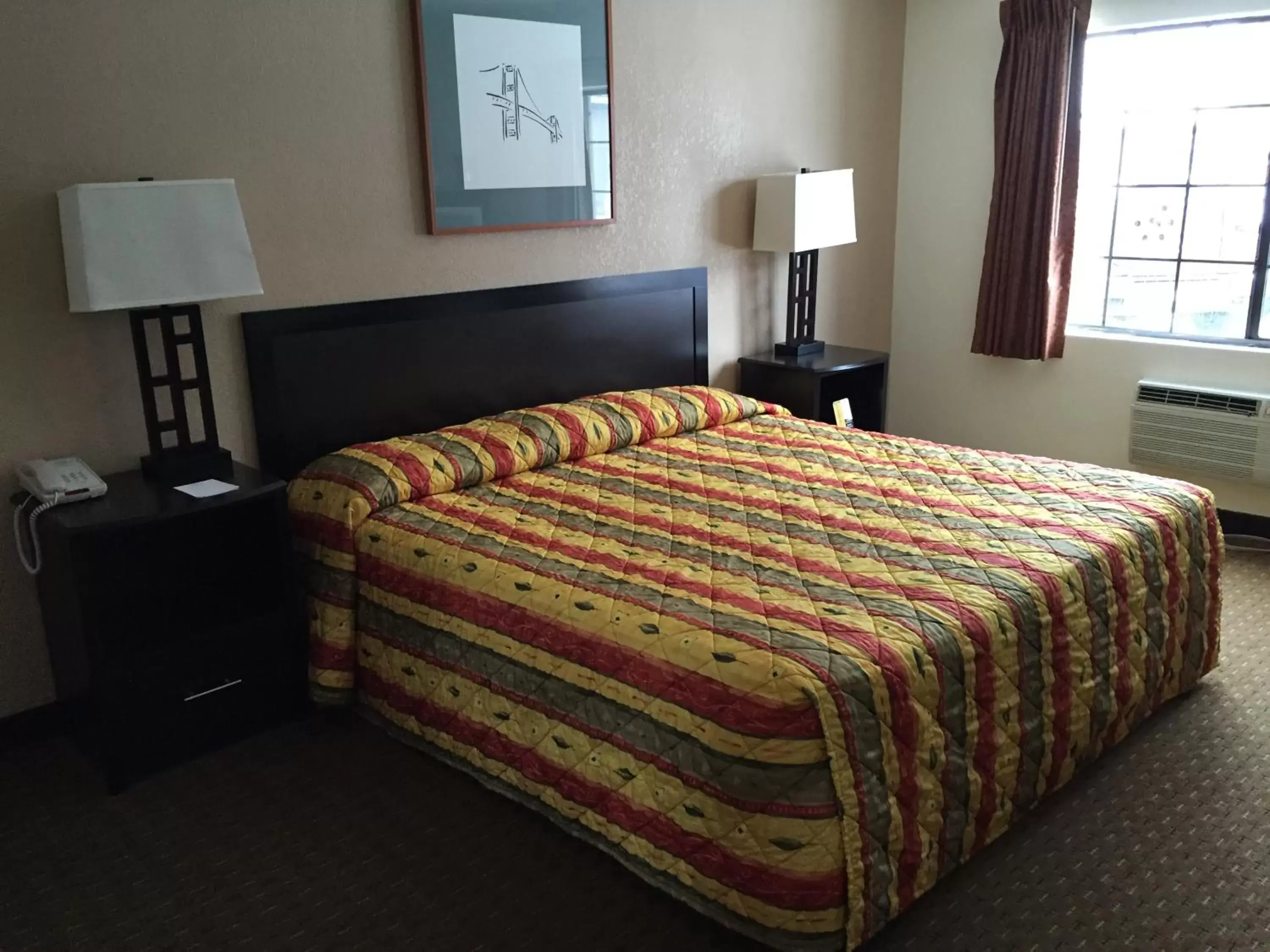 Bed in Howard Johnson by Wyndham Flagstaff University West