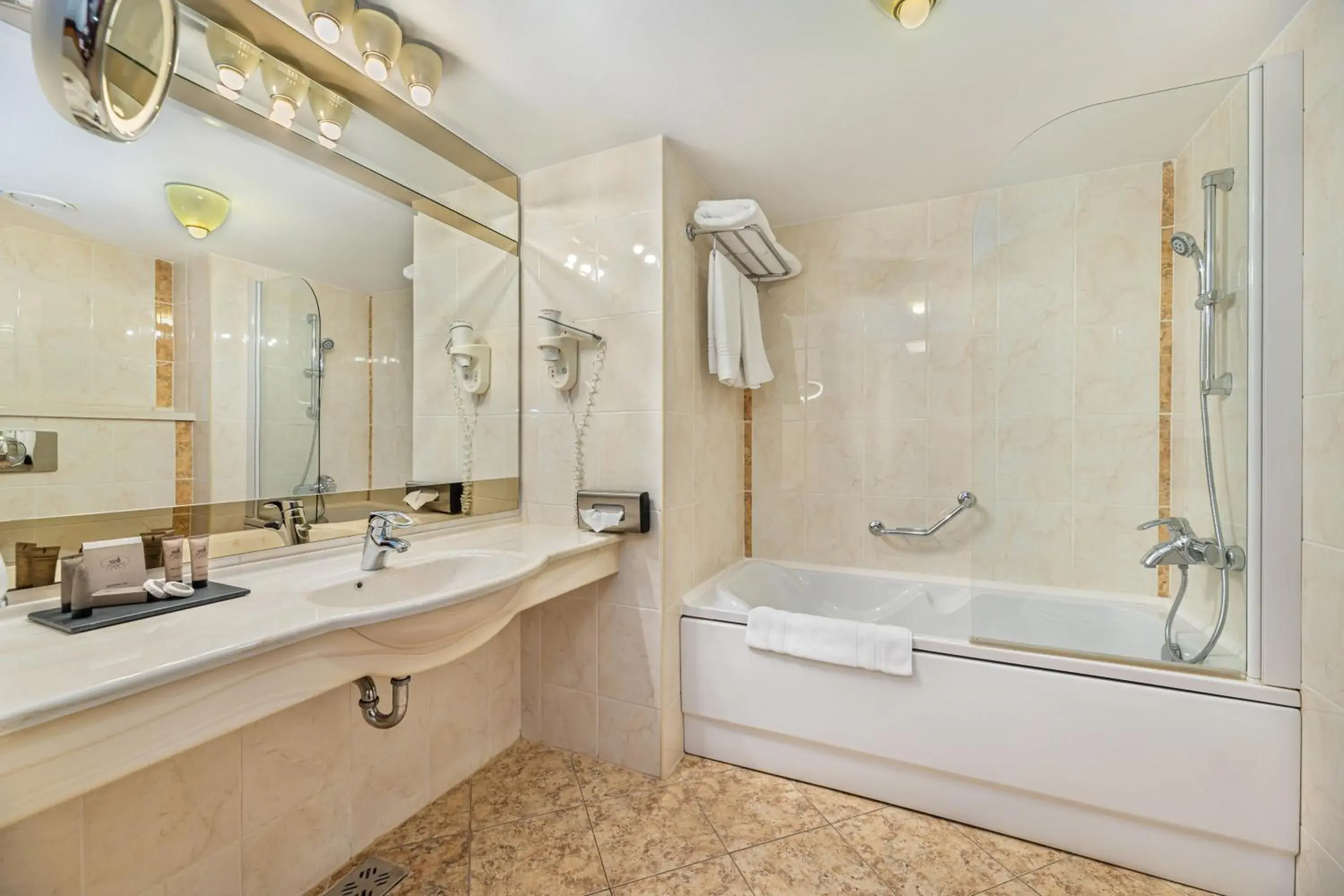 Bathroom in Hotel Aro Palace