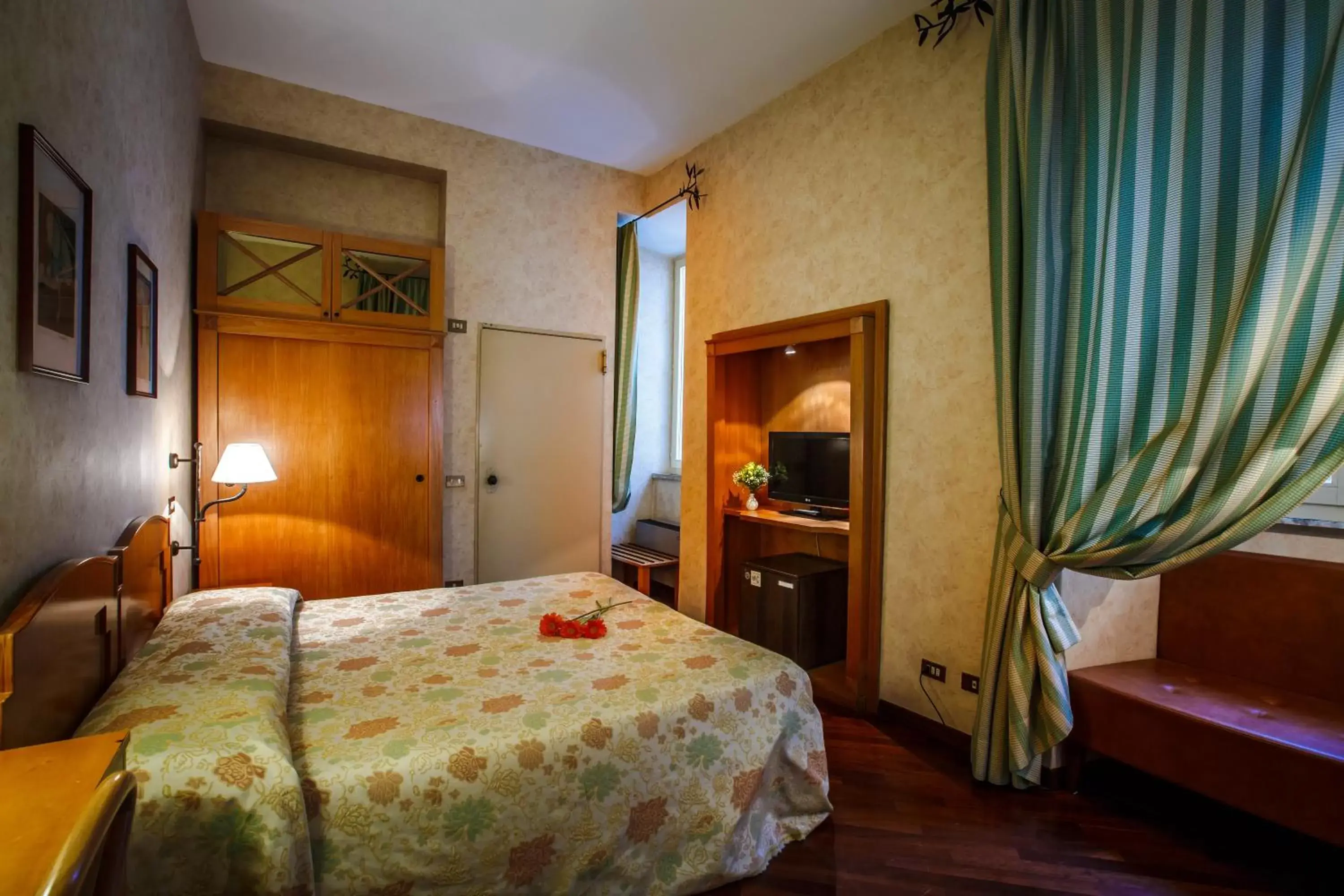 Bedroom, Bed in Hotel Fortuna