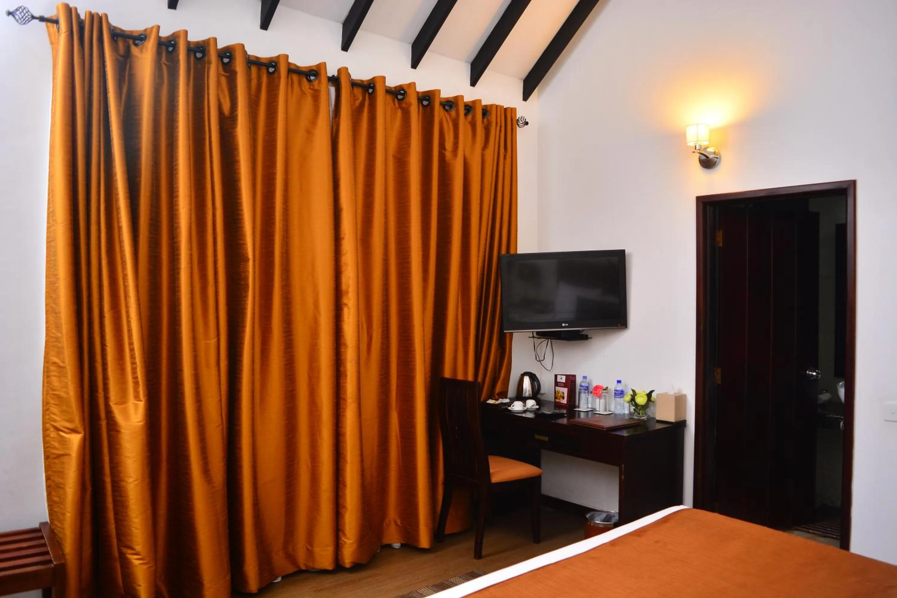 TV and multimedia, Bed in Unique Cottages