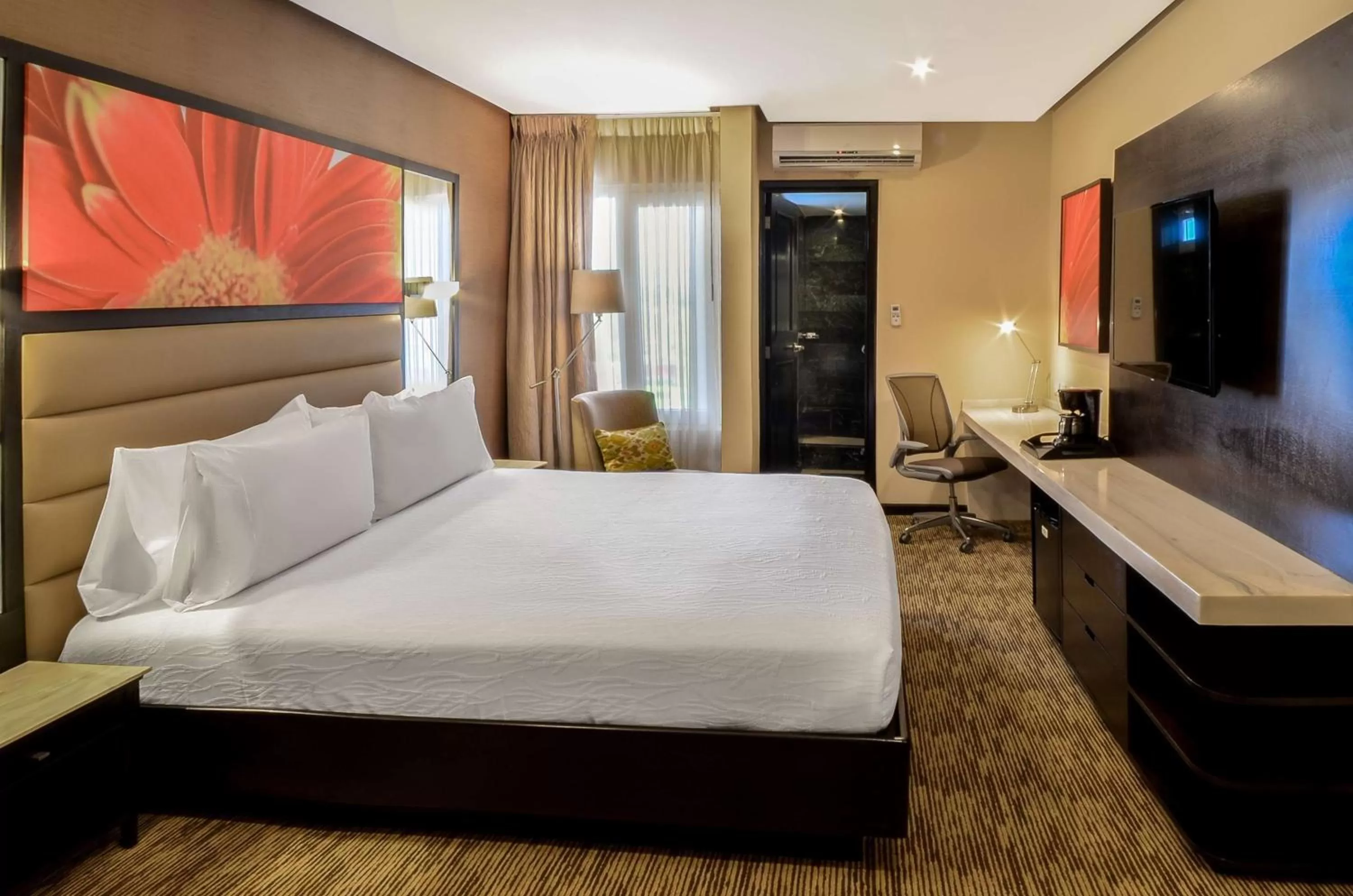 Bedroom, Bed in Hilton Garden Inn Guatemala City