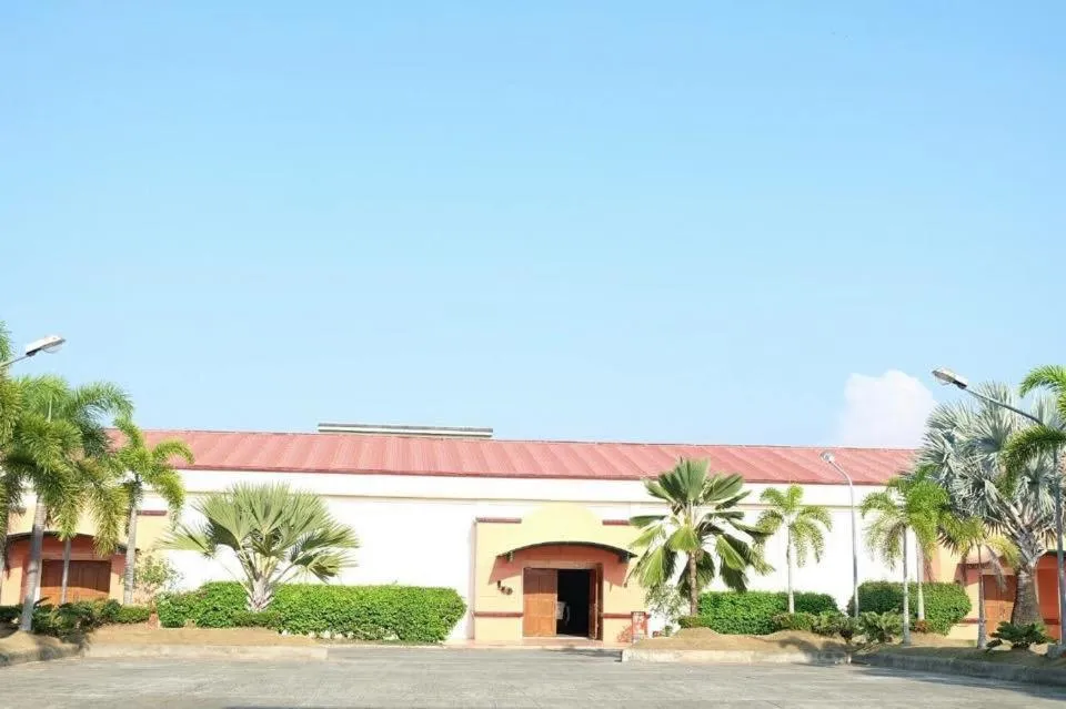 Property building in Dottie's Place Hotel & Restaurant