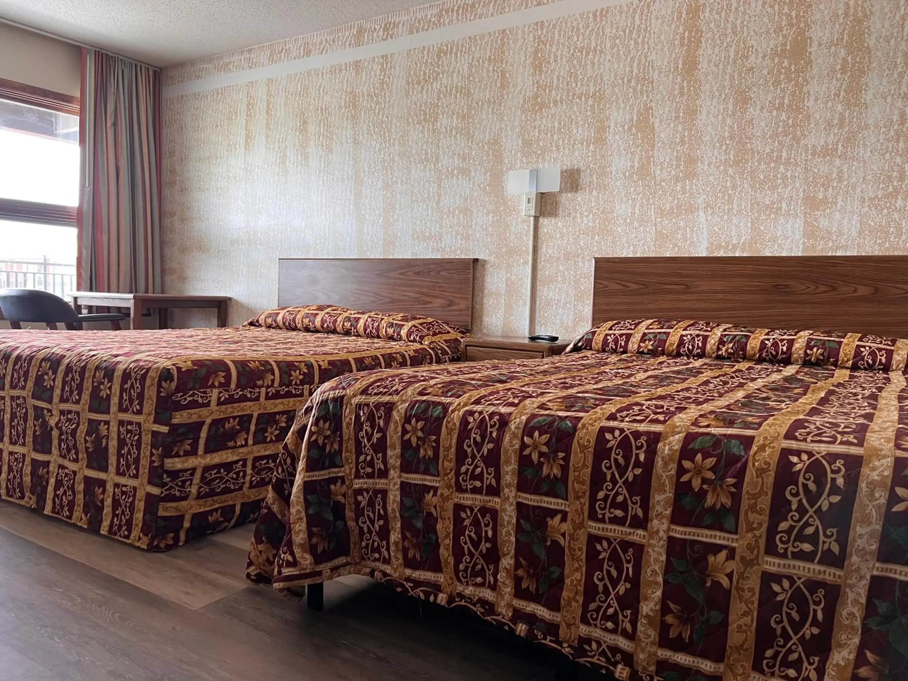 Photo of the whole room, Bed in Devils Lake Inn