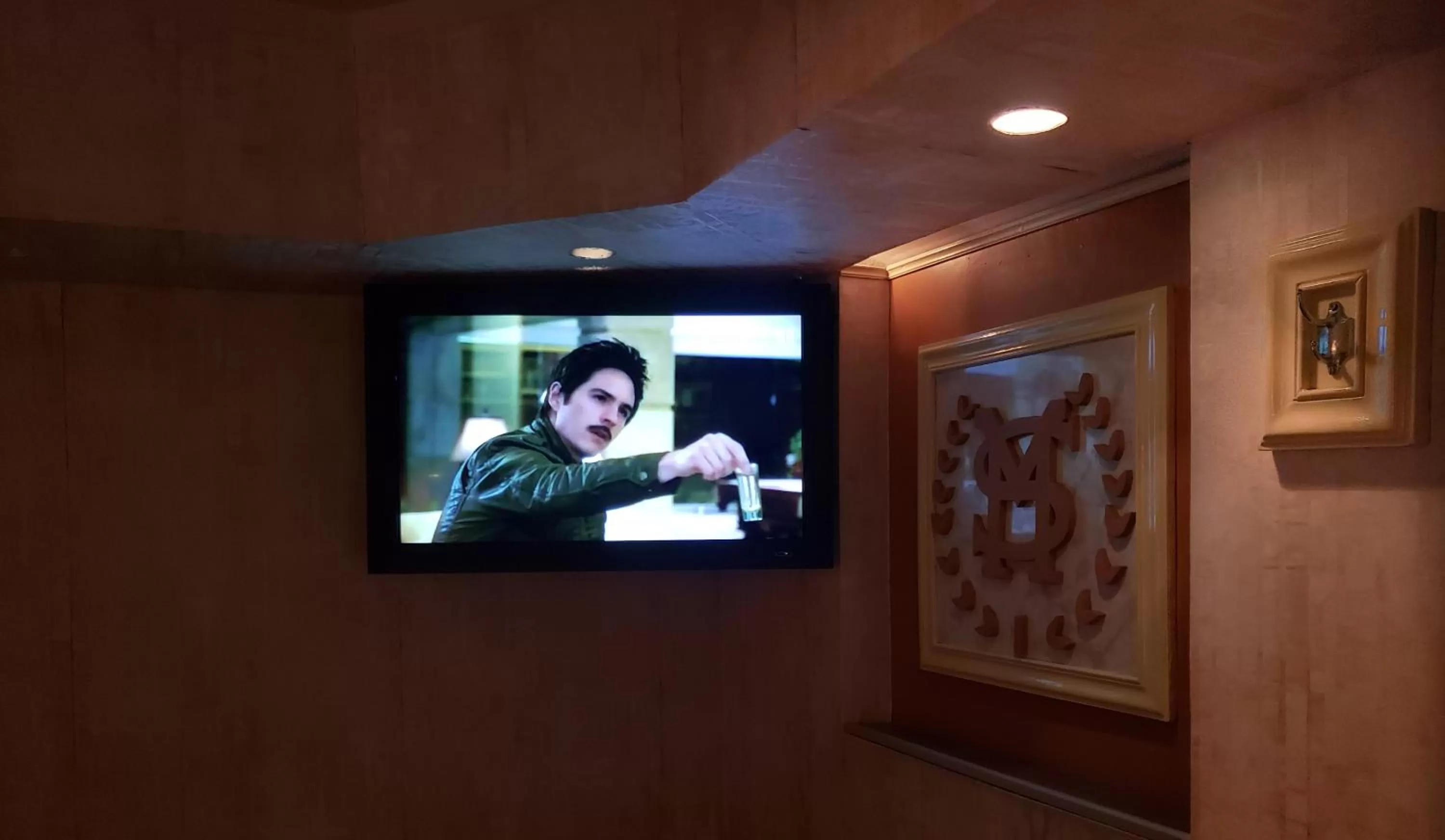 TV/Entertainment Center in Silmar Hotel/Motel