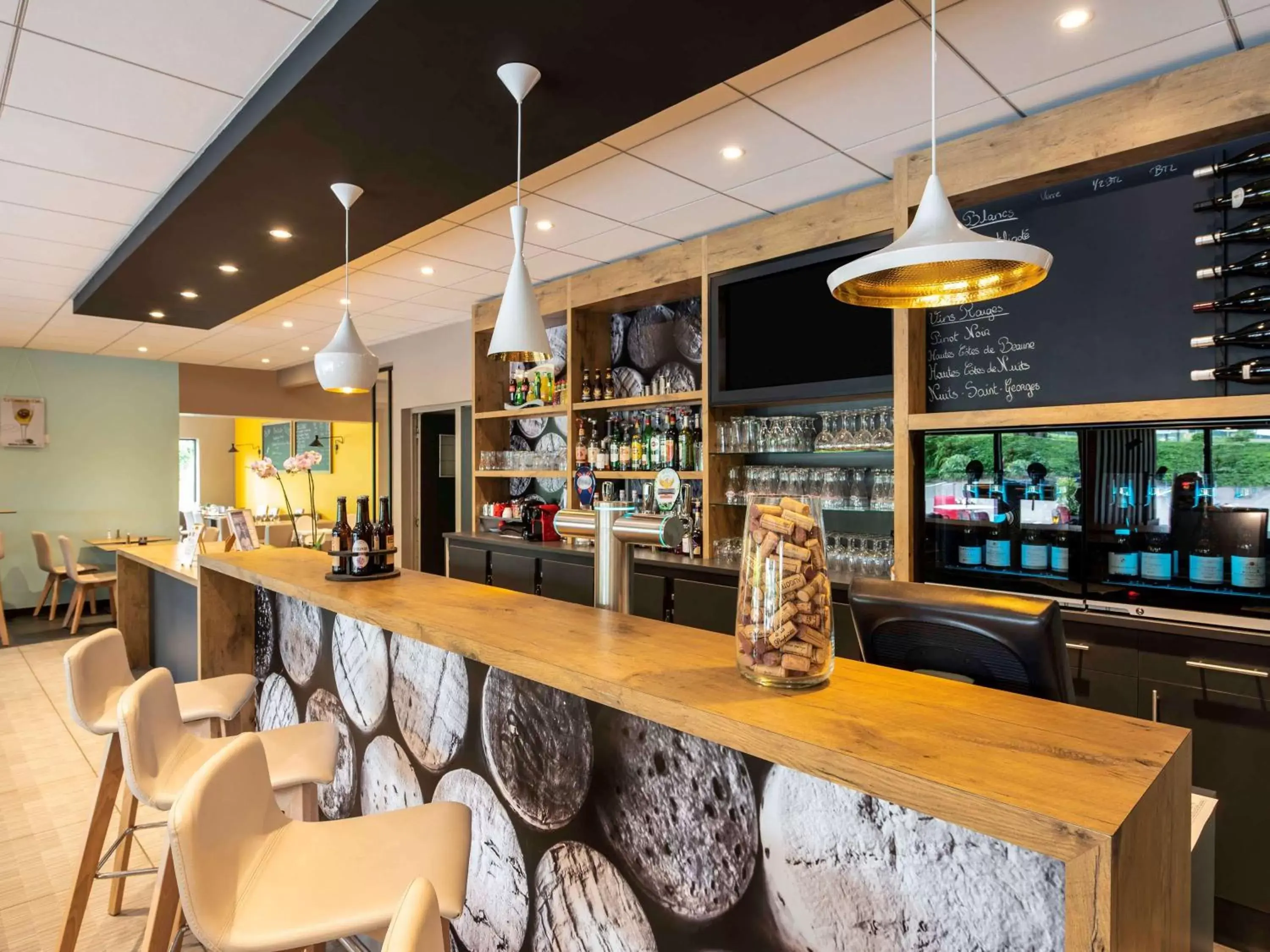 Lounge or bar, Lounge/Bar in ibis Nuits Saint Georges