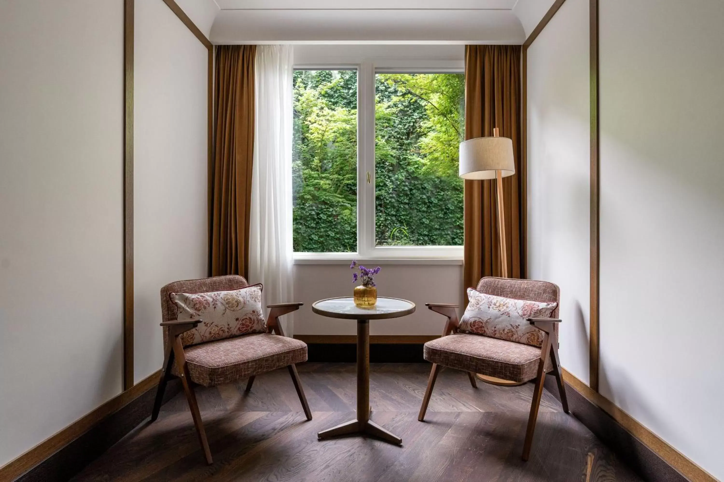 Photo of the whole room, Seating Area in Stradom House, Autograph Collection