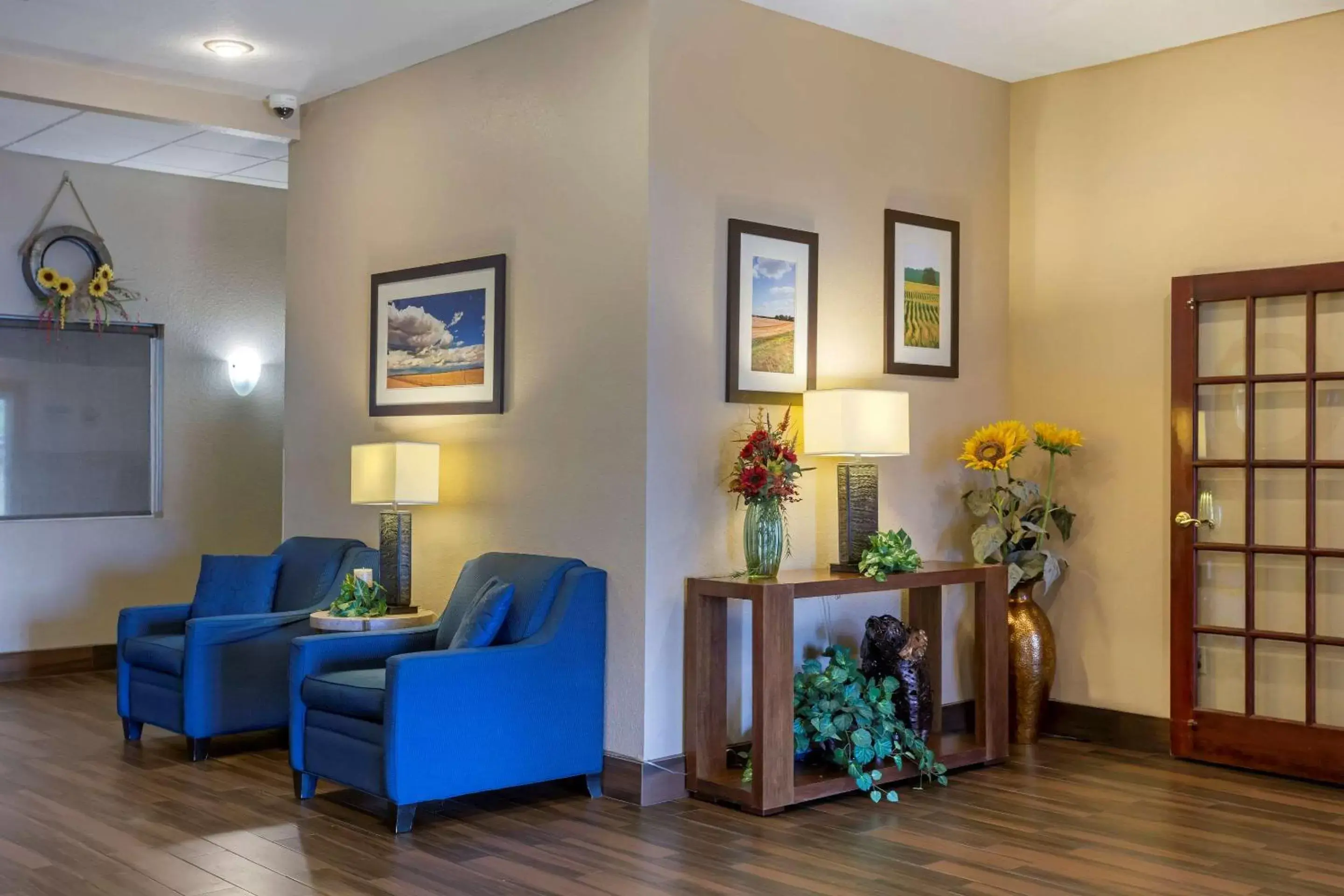 Lobby or reception, Seating Area in Comfort Inn & Suites Pittsburg