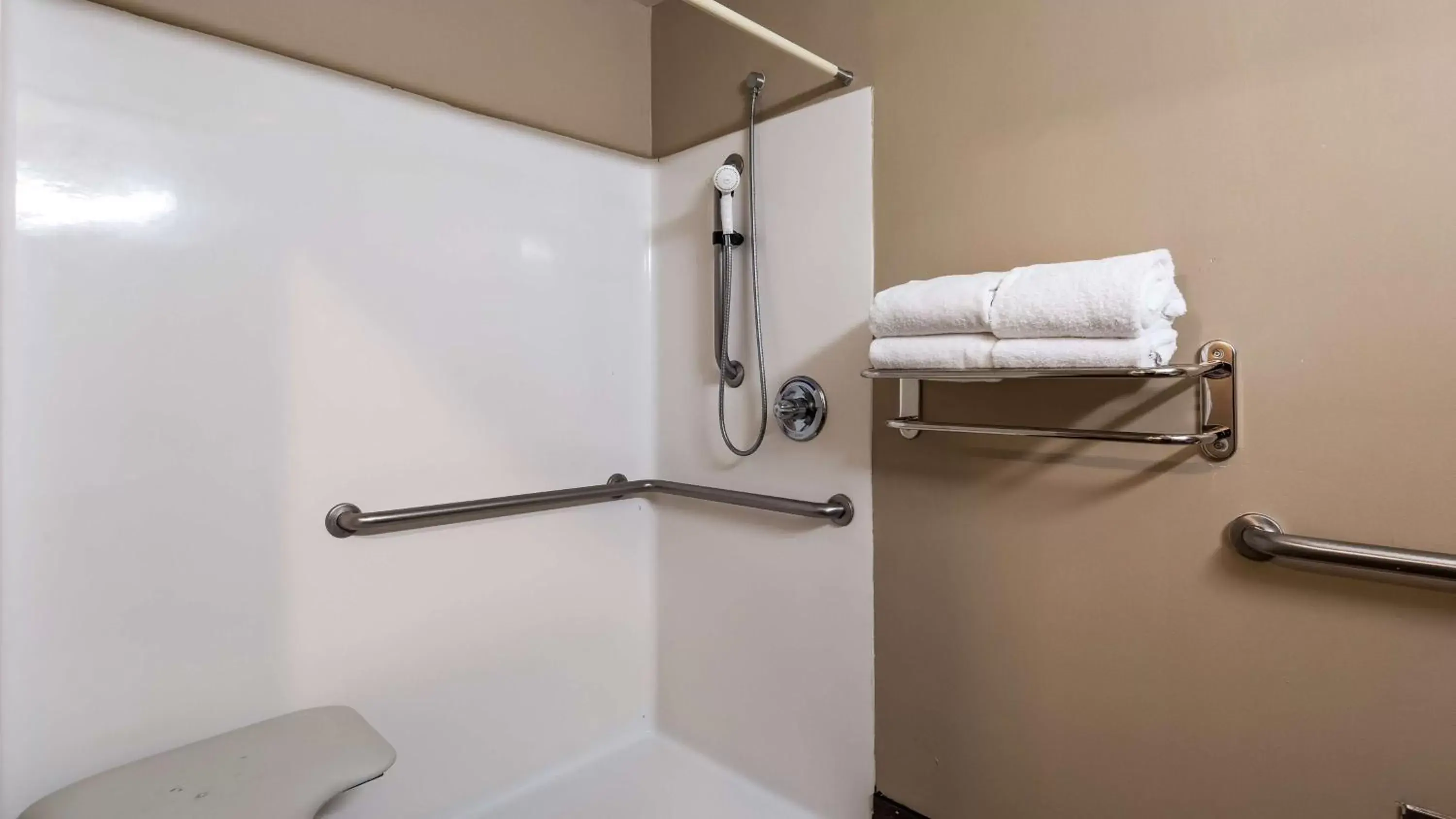 Shower, Bathroom in Best Western Ocean City Hotel and Suites