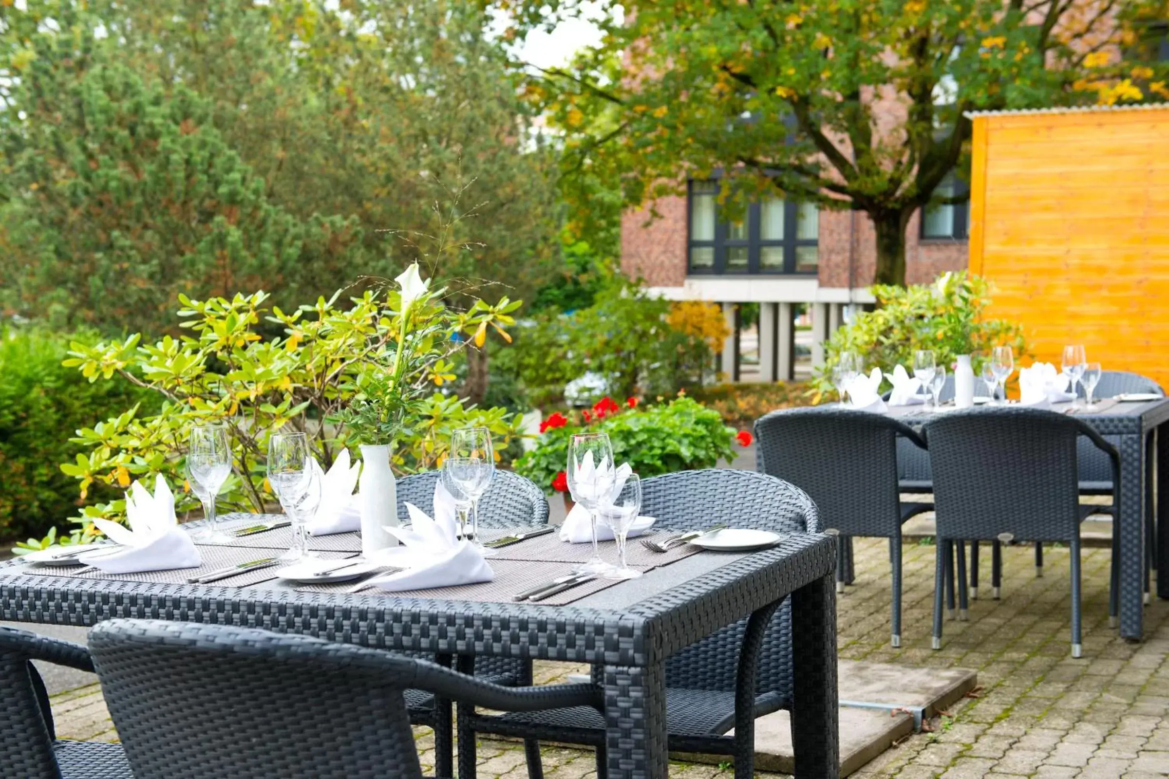 Balcony/Terrace, Restaurant/Places to Eat in Leonardo Hotel Mönchengladbach