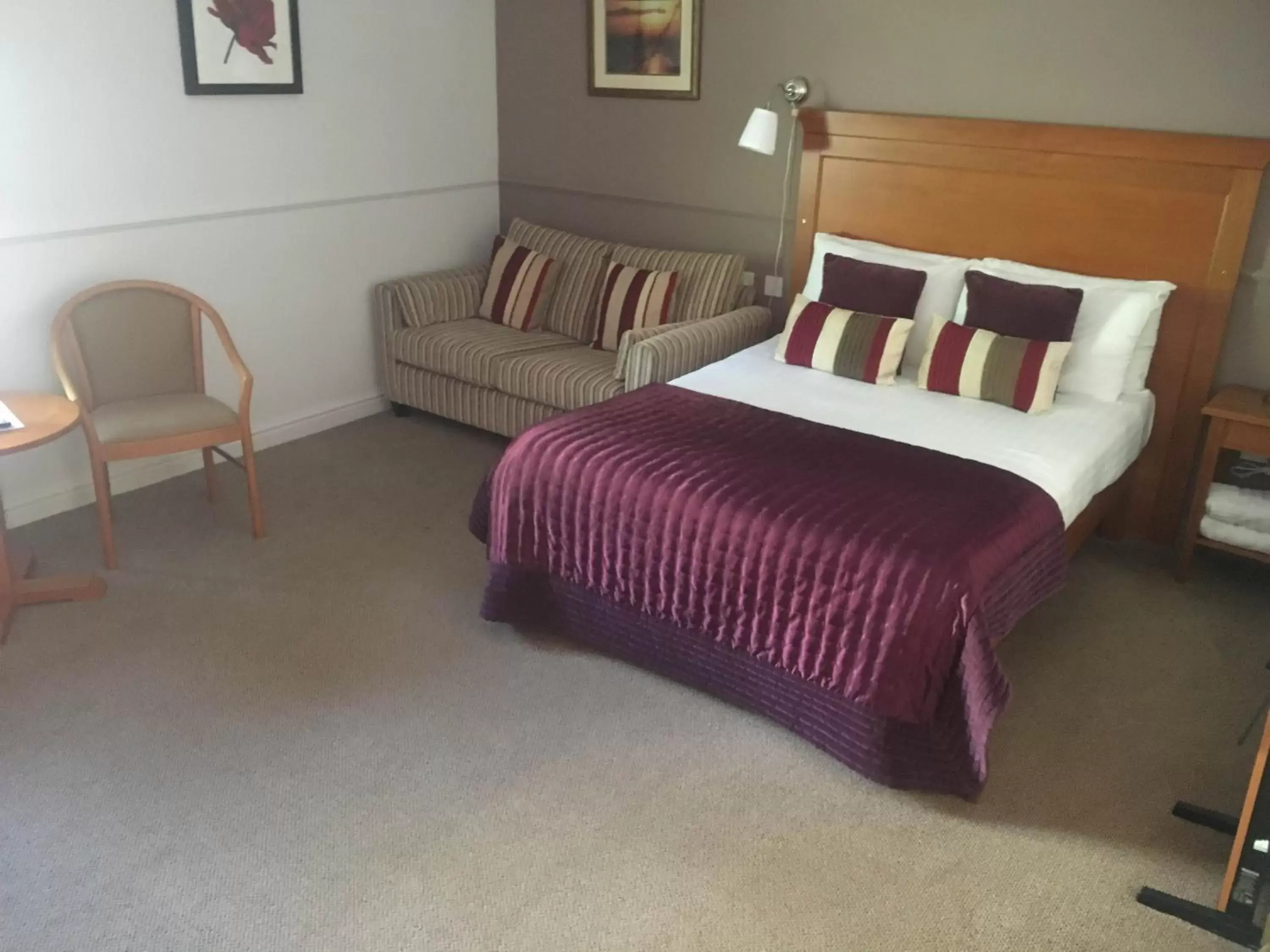 Bed in Gomersal Park Hotel & Dream Spa