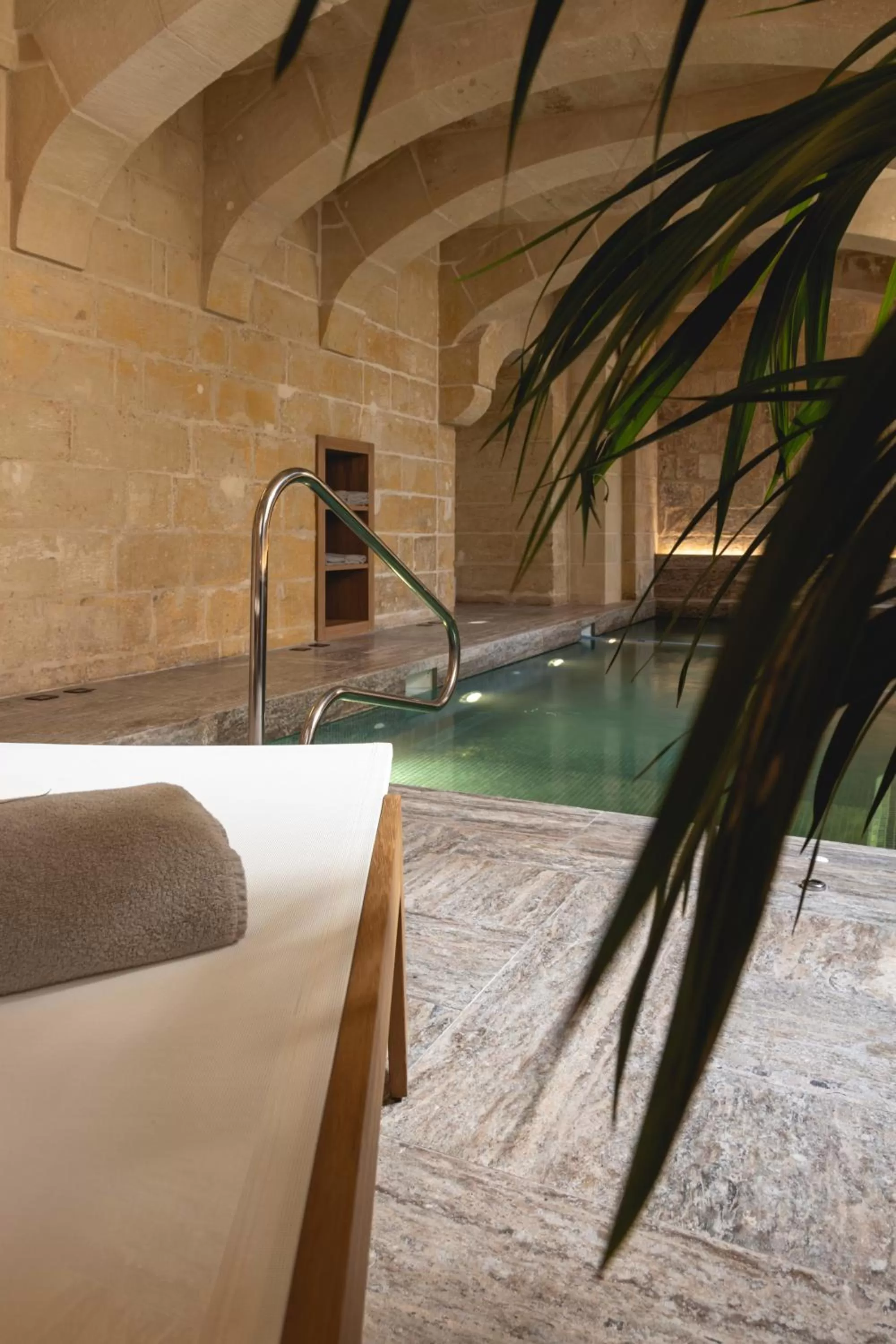 Swimming pool in Iniala Harbour House